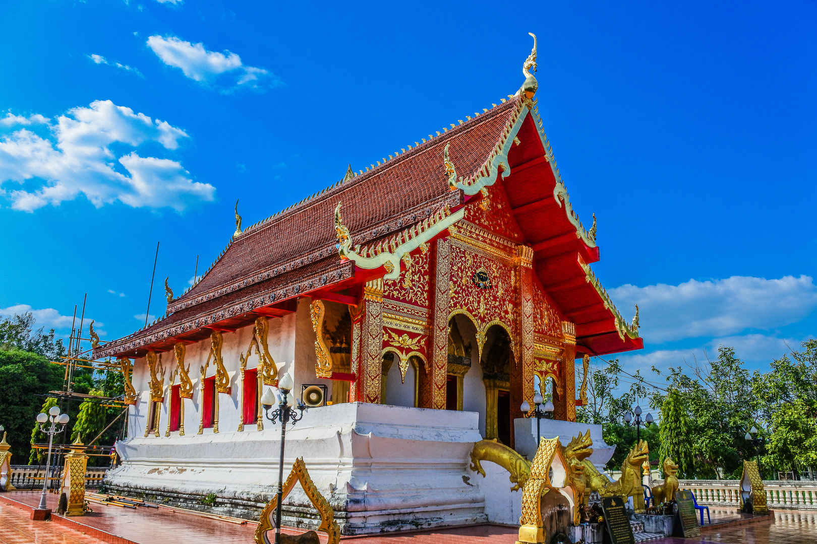 泰国查龙寺建筑风景图片-