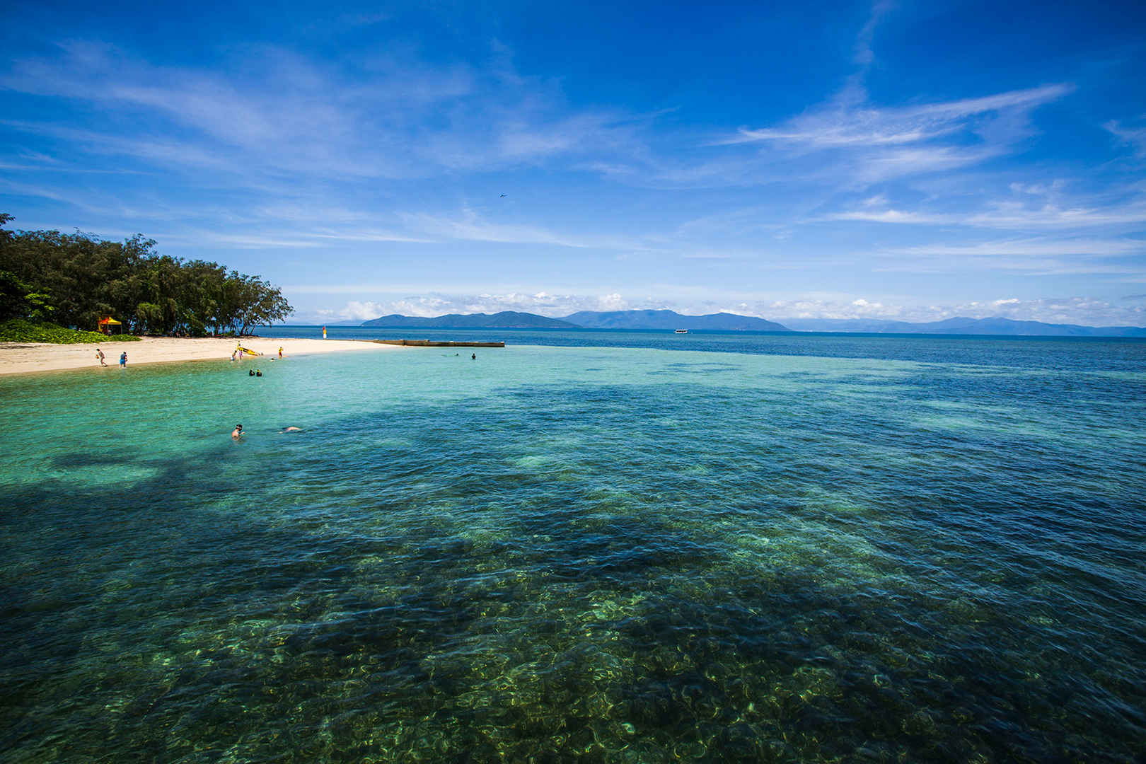 澳大利亚凯恩斯大堡礁绿岛风景图片