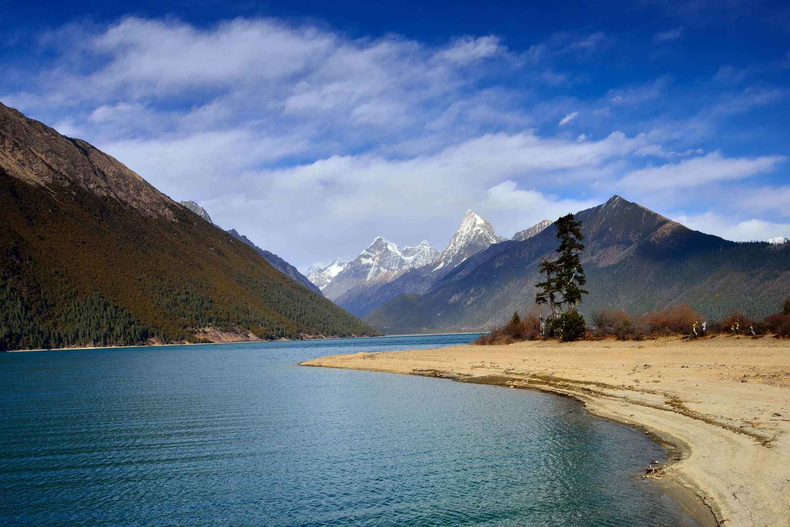 西藏巴松措风景图片-