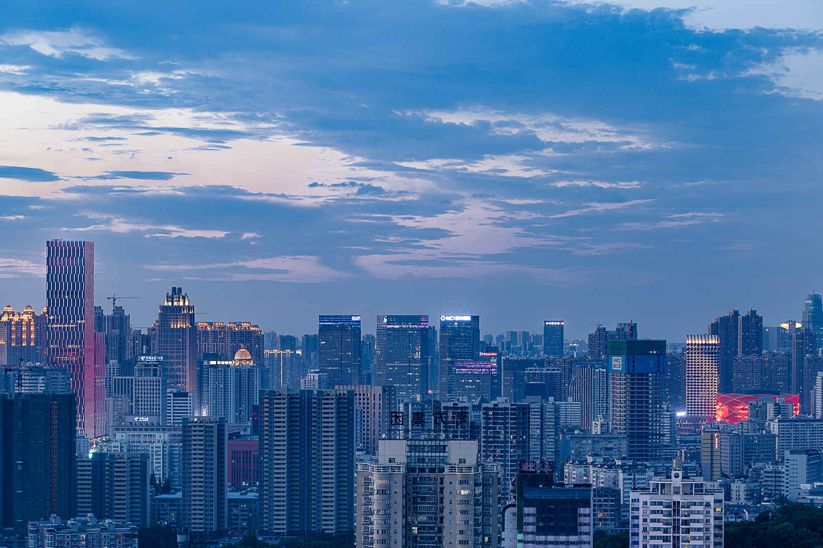 湖北武汉高楼城市建筑风景图片-