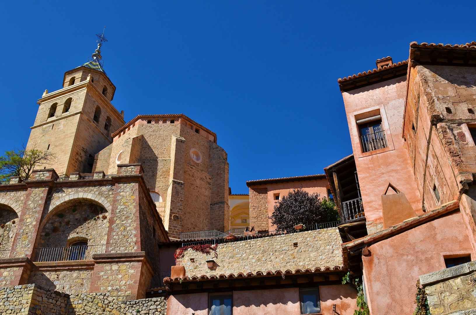 西班牙小镇阿尔瓦拉辛风景图片