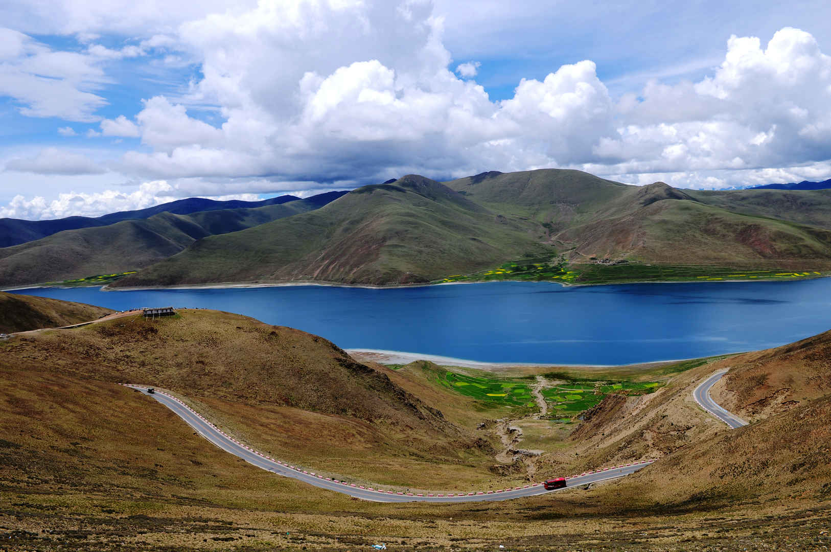 西藏圣湖羊卓雍错湖壁纸图片