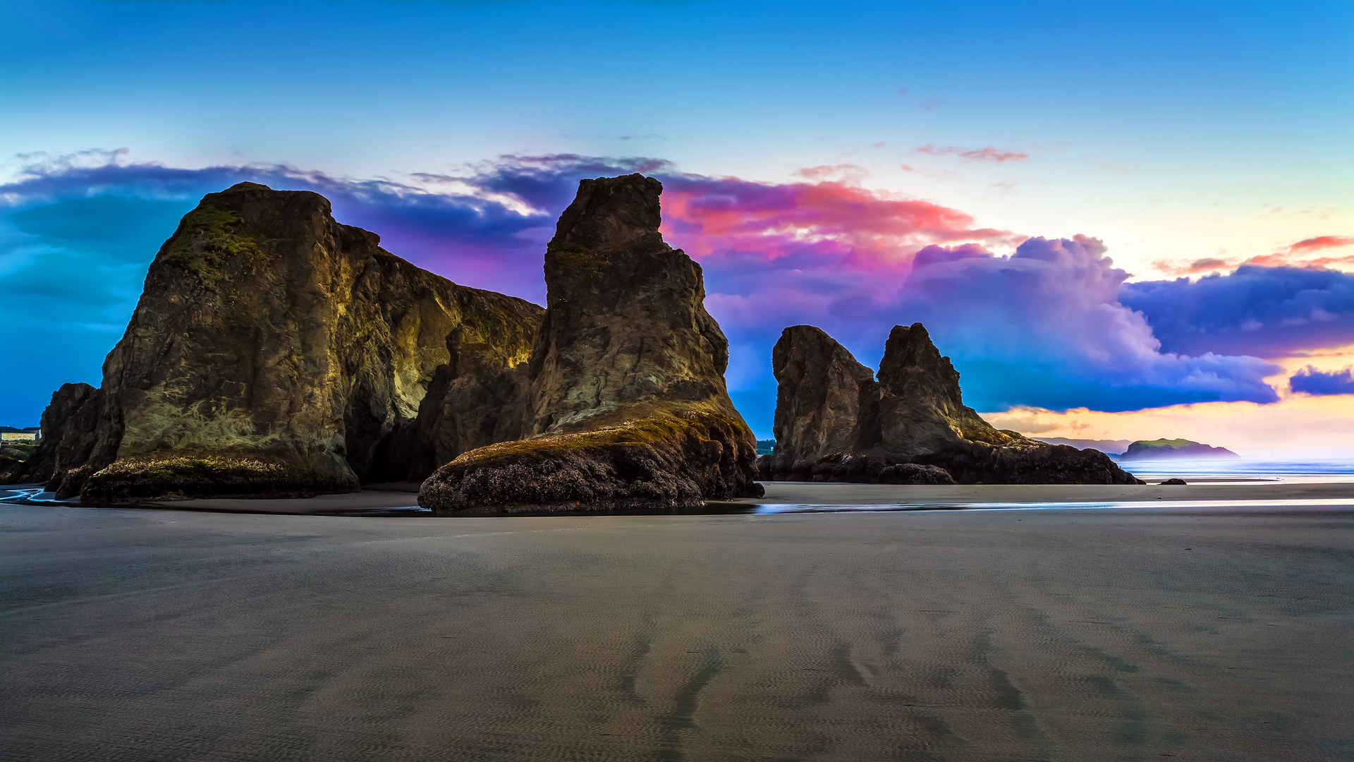 美国俄勒冈海滩岩石彩色云彩电脑壁纸