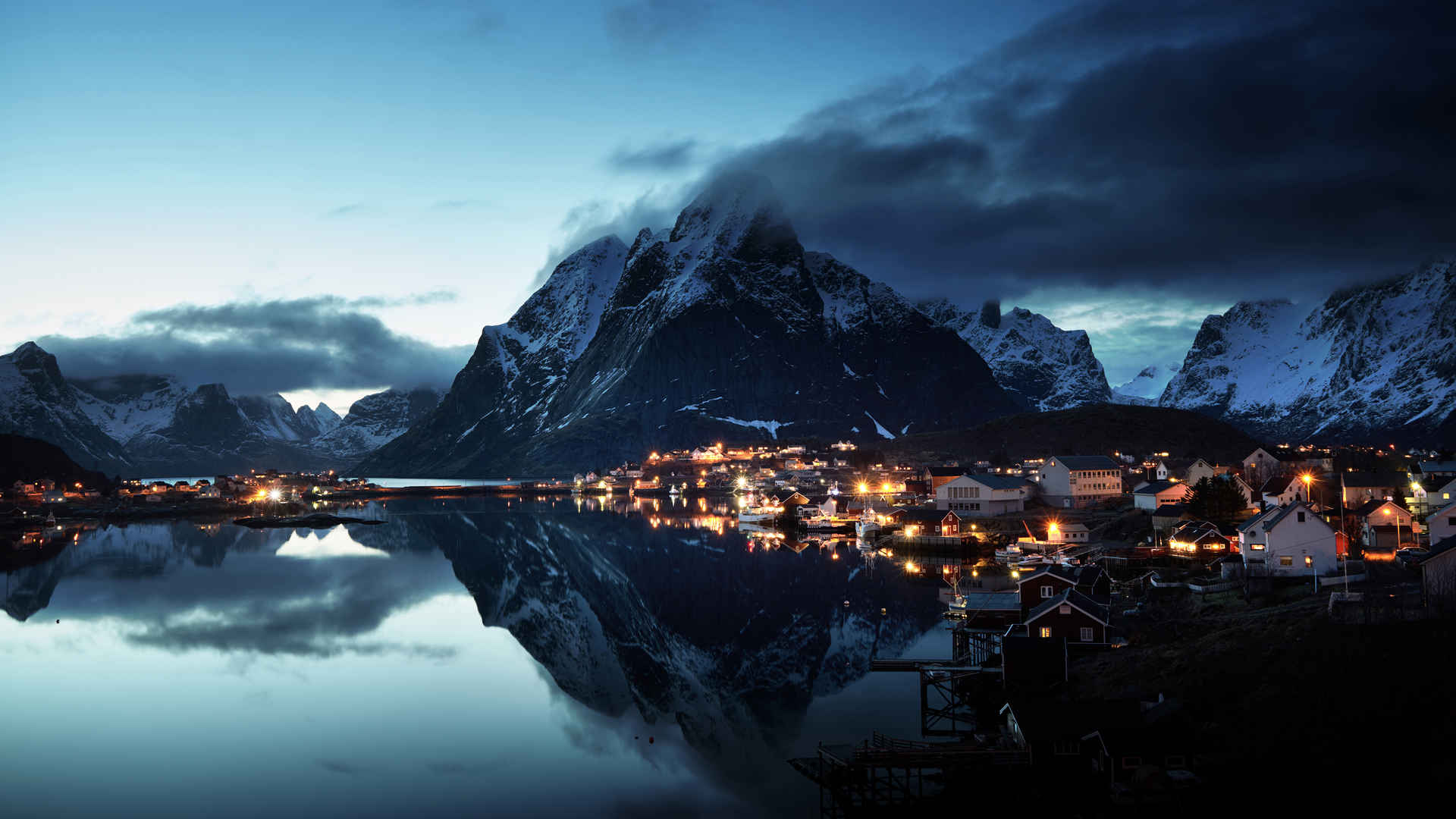 傍晚挪威山脉海岸壁纸图片