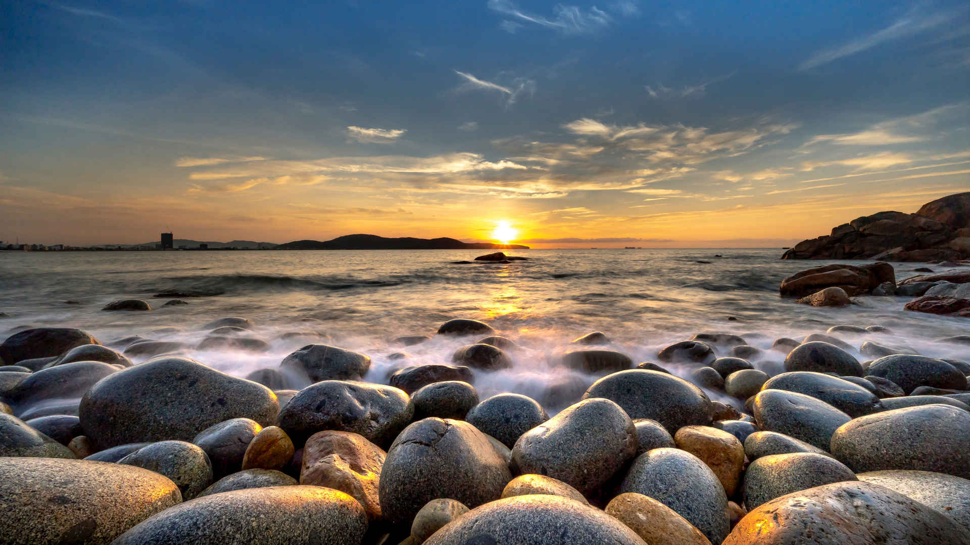 夕阳海边石头壁纸图片-