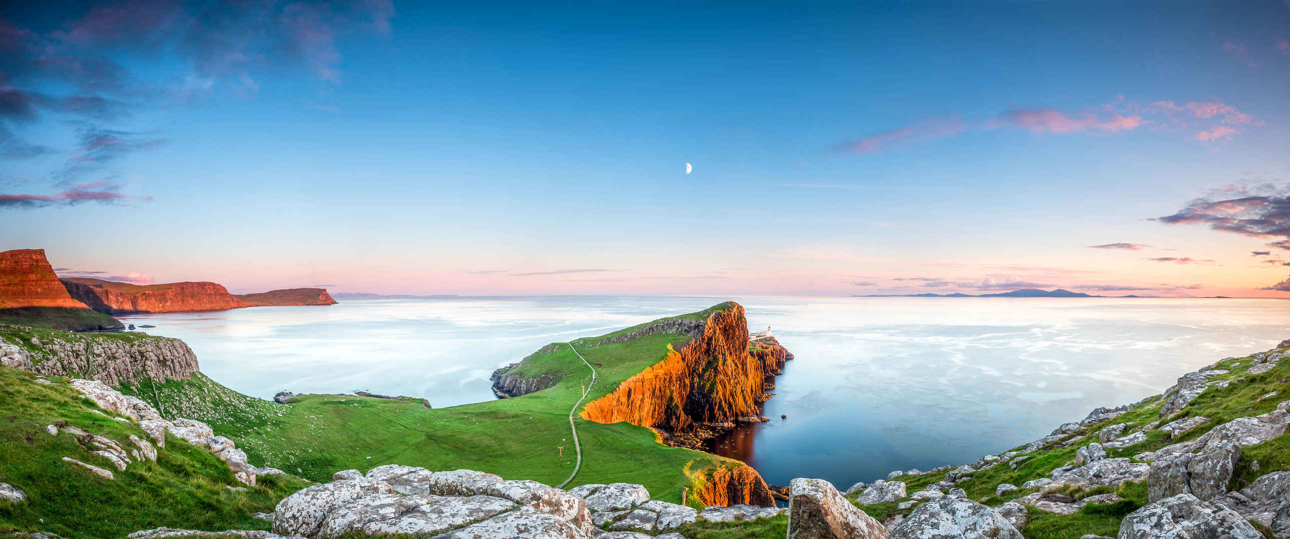 苏格兰海湾岩石美丽海景电脑壁纸