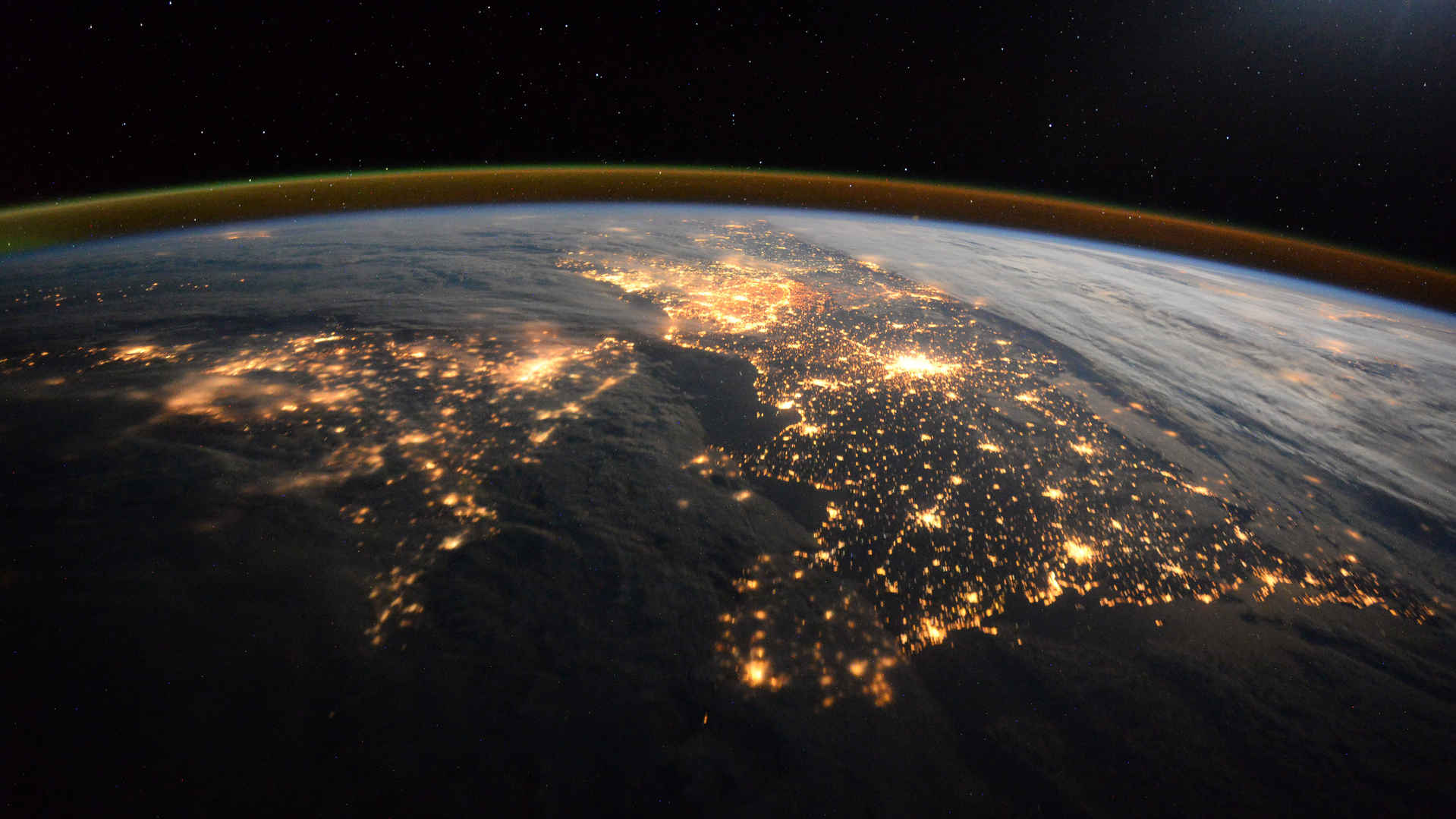 国际空间站看地球夜景
