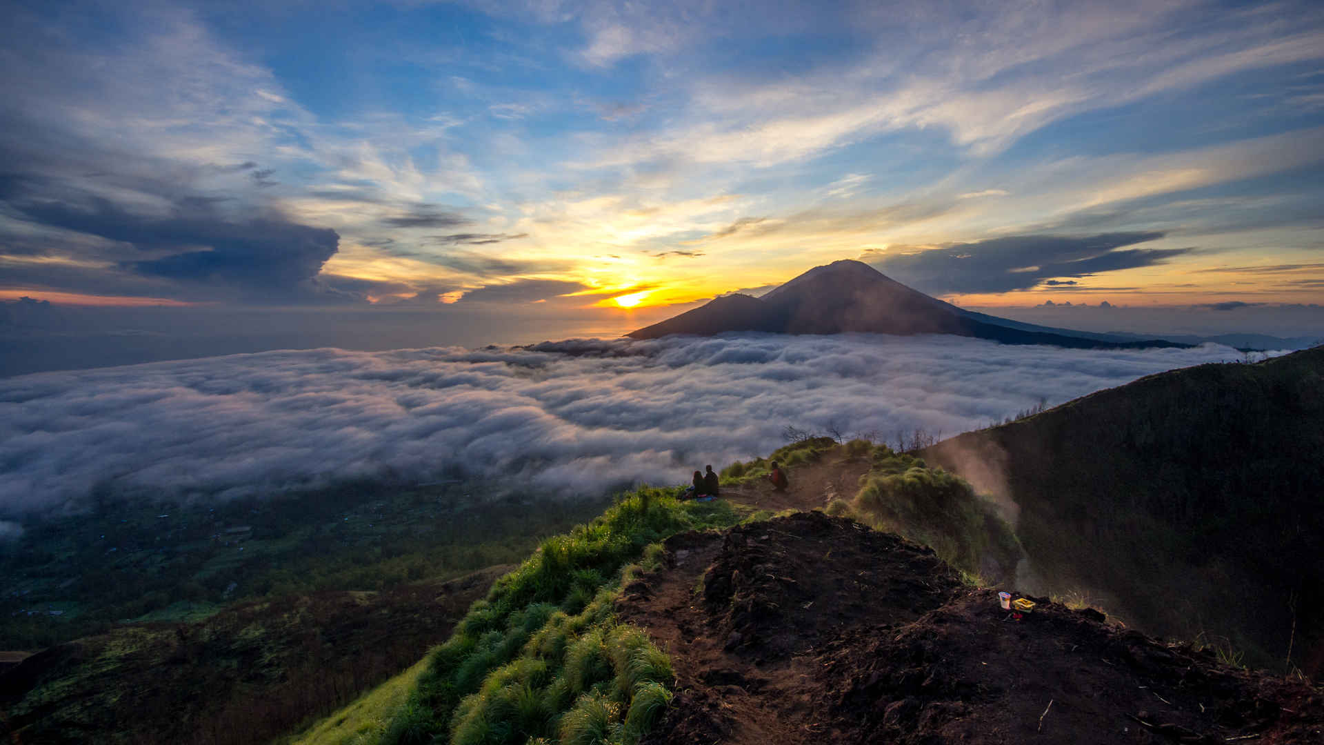 印度尼西亚度 巴吞尔火山顶部 早晨太阳风景4K图片