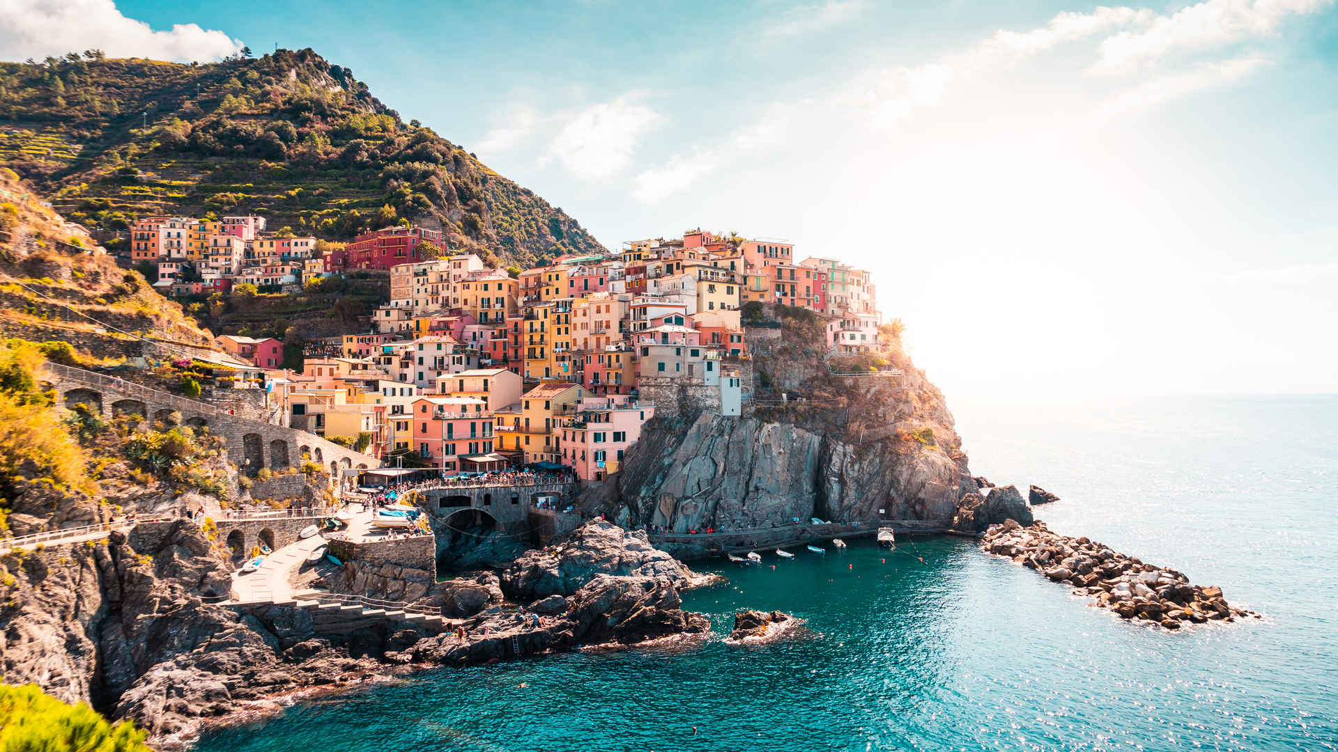 意大利马纳罗拉 悬崖上的小镇 五渔村4k高清风景壁纸