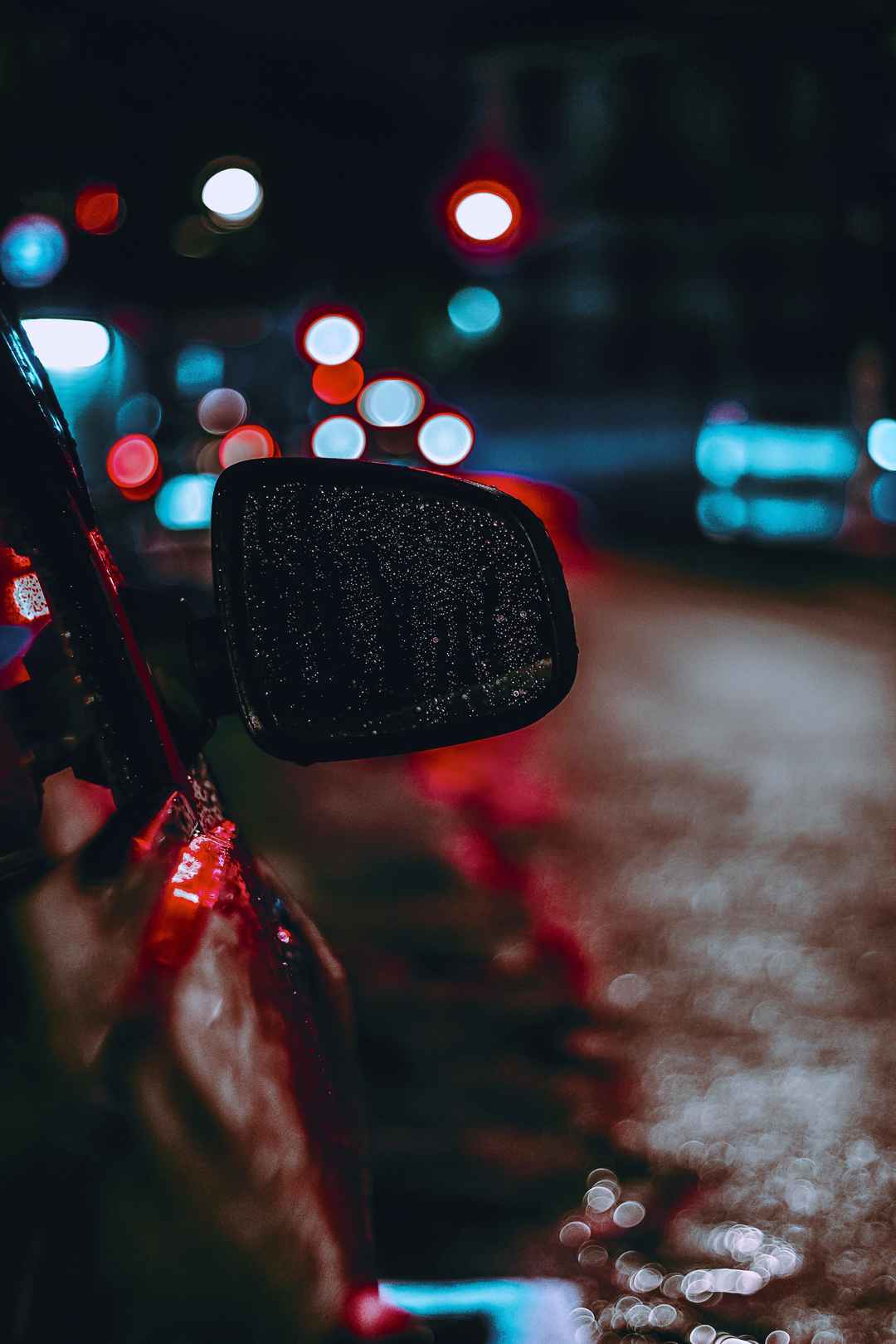 汽车后视镜雨夜手机壁纸
