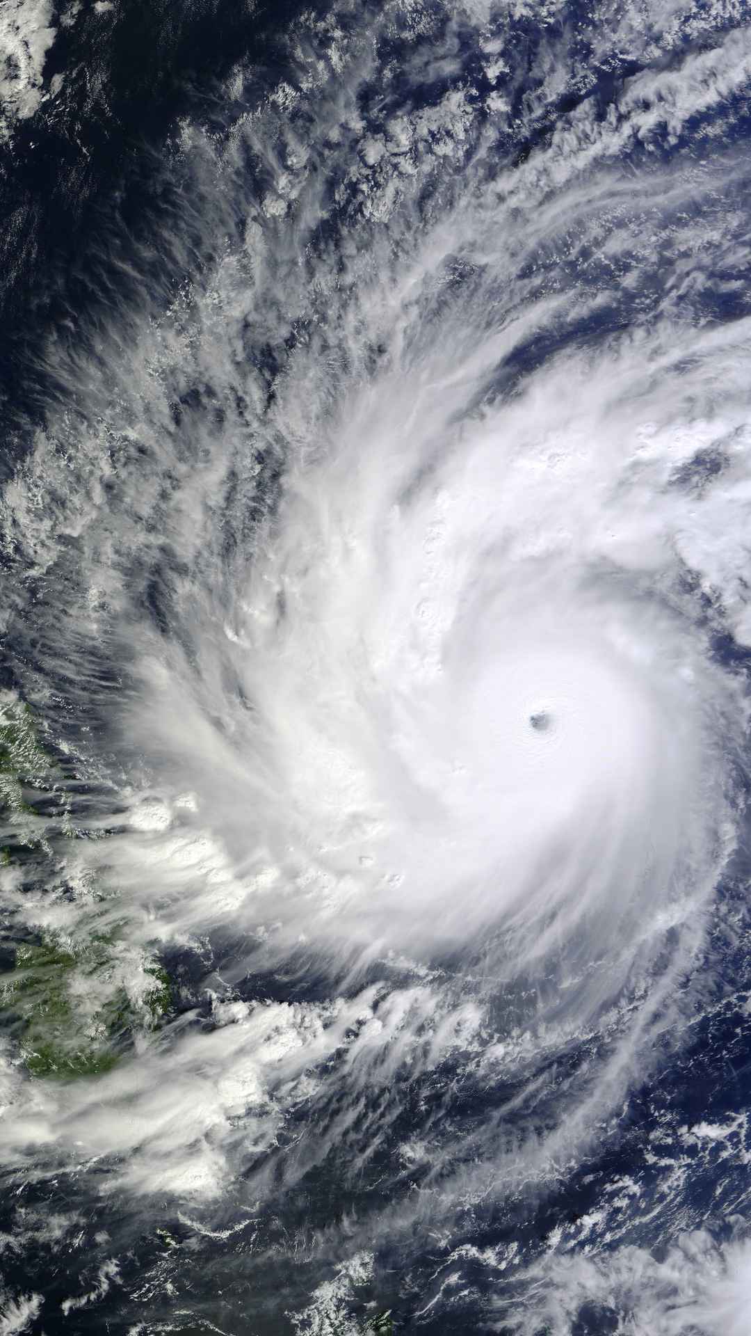 飓风卫星云图手机壁纸