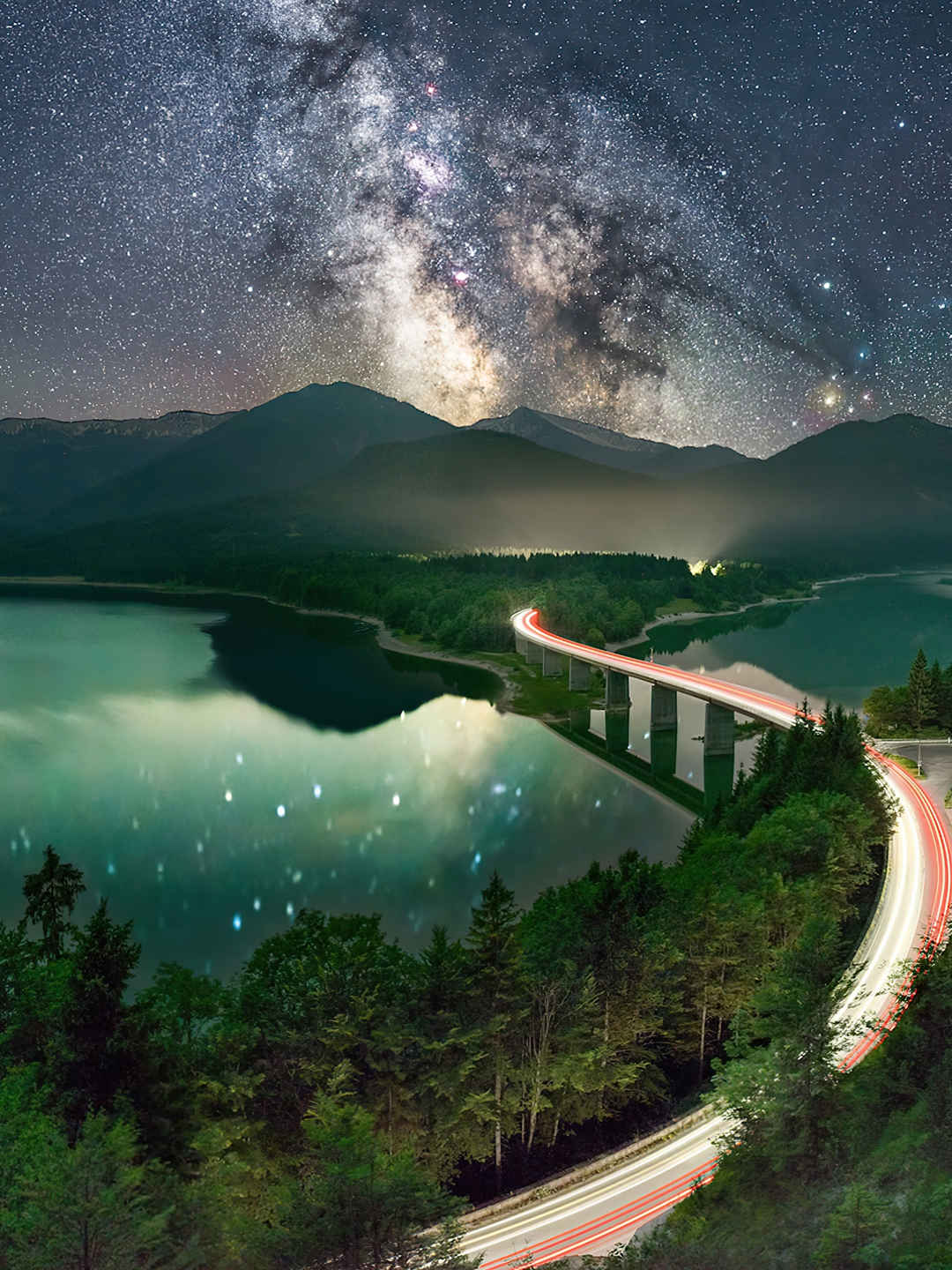 夜景 公路 湖泊 山 星空手机壁纸