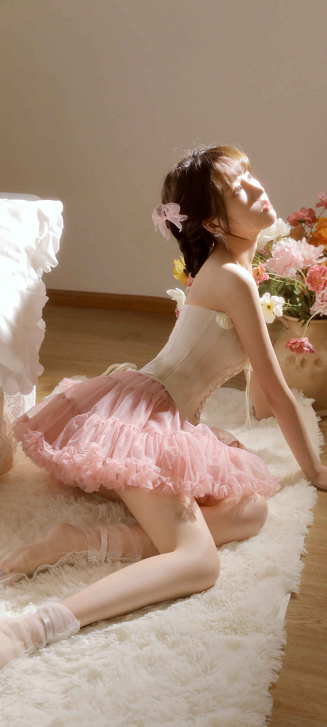 粉色裙子美腿美女手机壁纸-