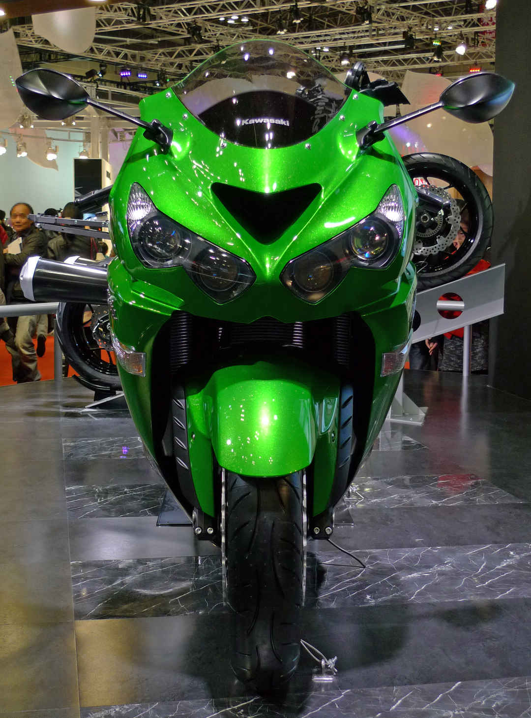 川崎绿色版六眼魔神摩托车图片