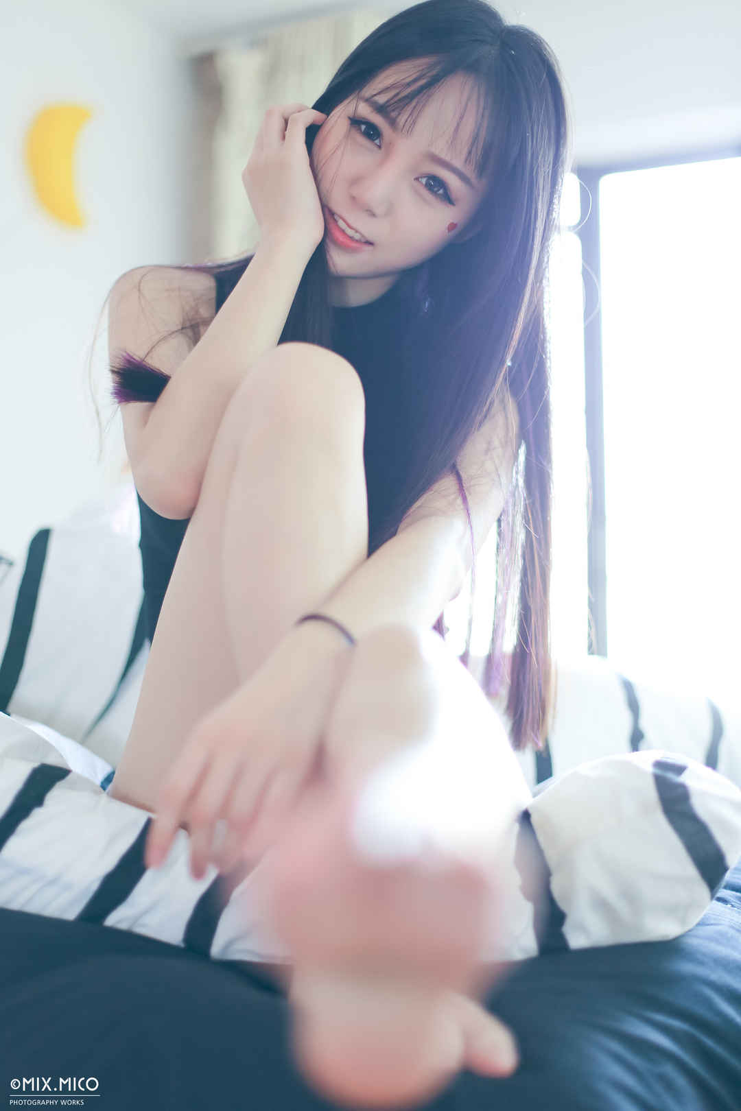  大长腿长发美女图片