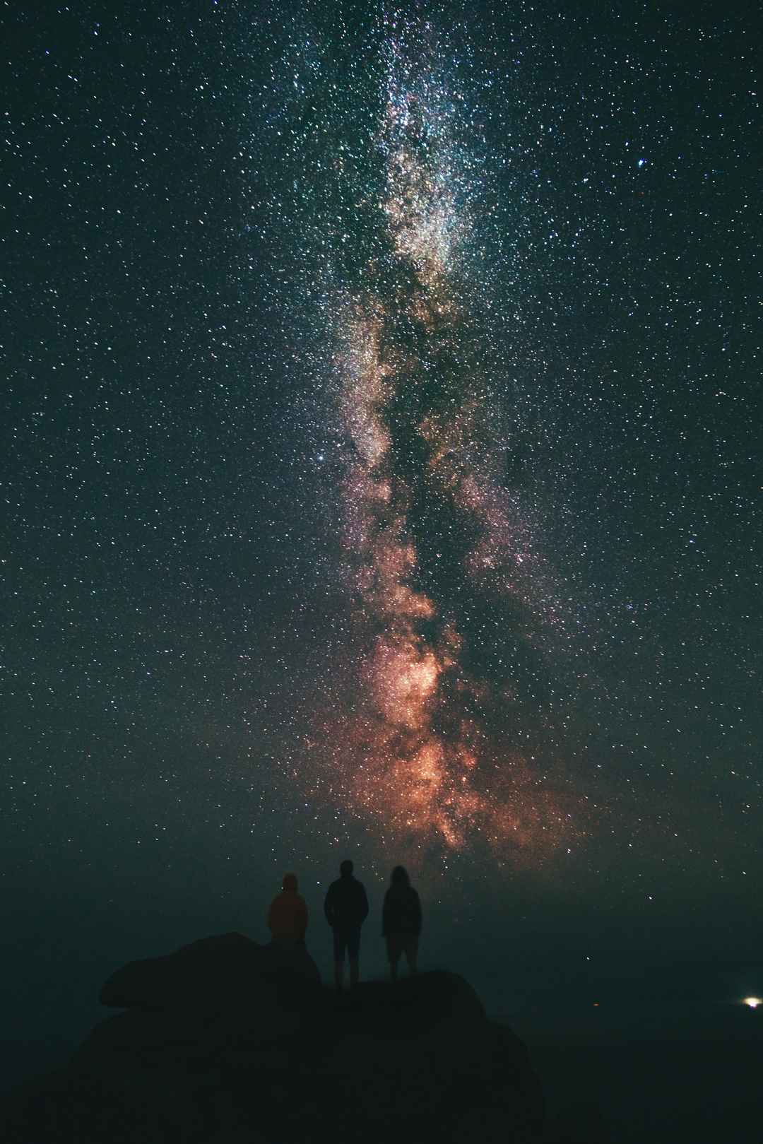 夜晚的星空背影图片