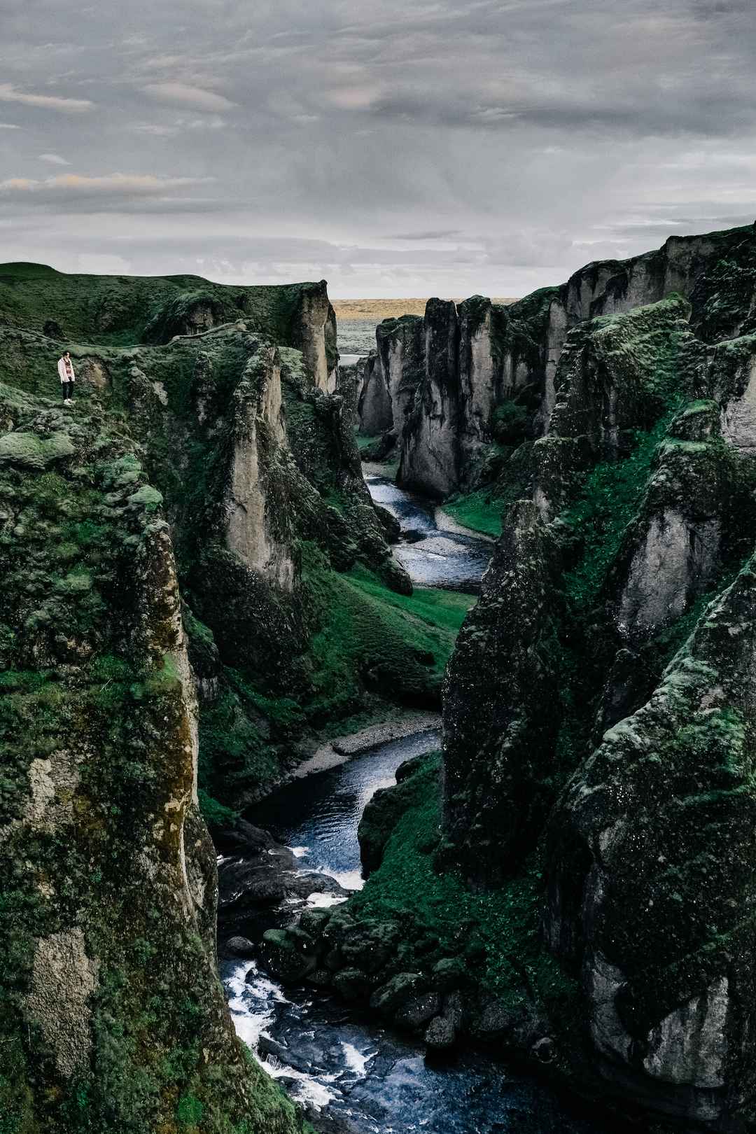 溪流河流 悬崖峭壁 图片