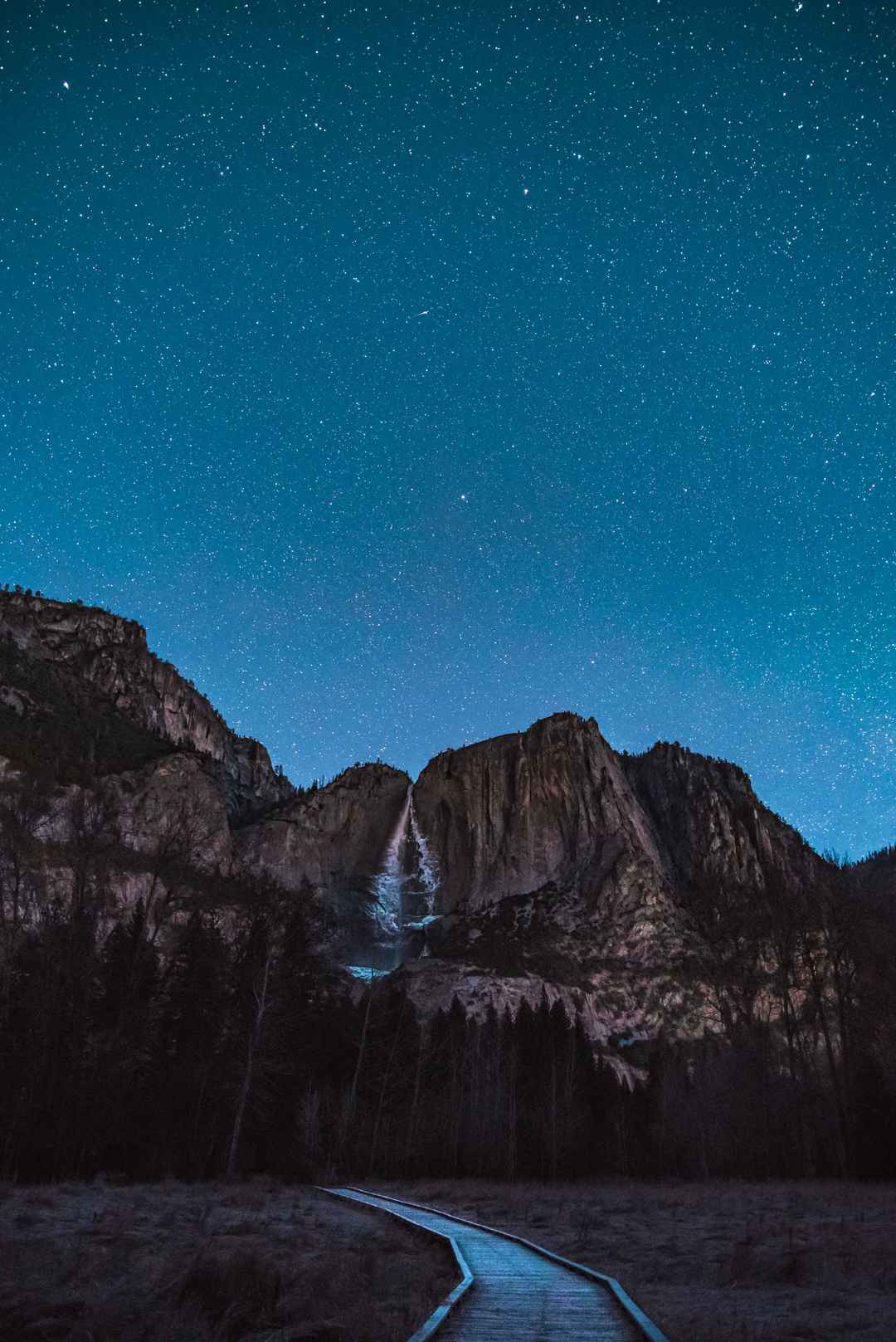 山路 星空 图片