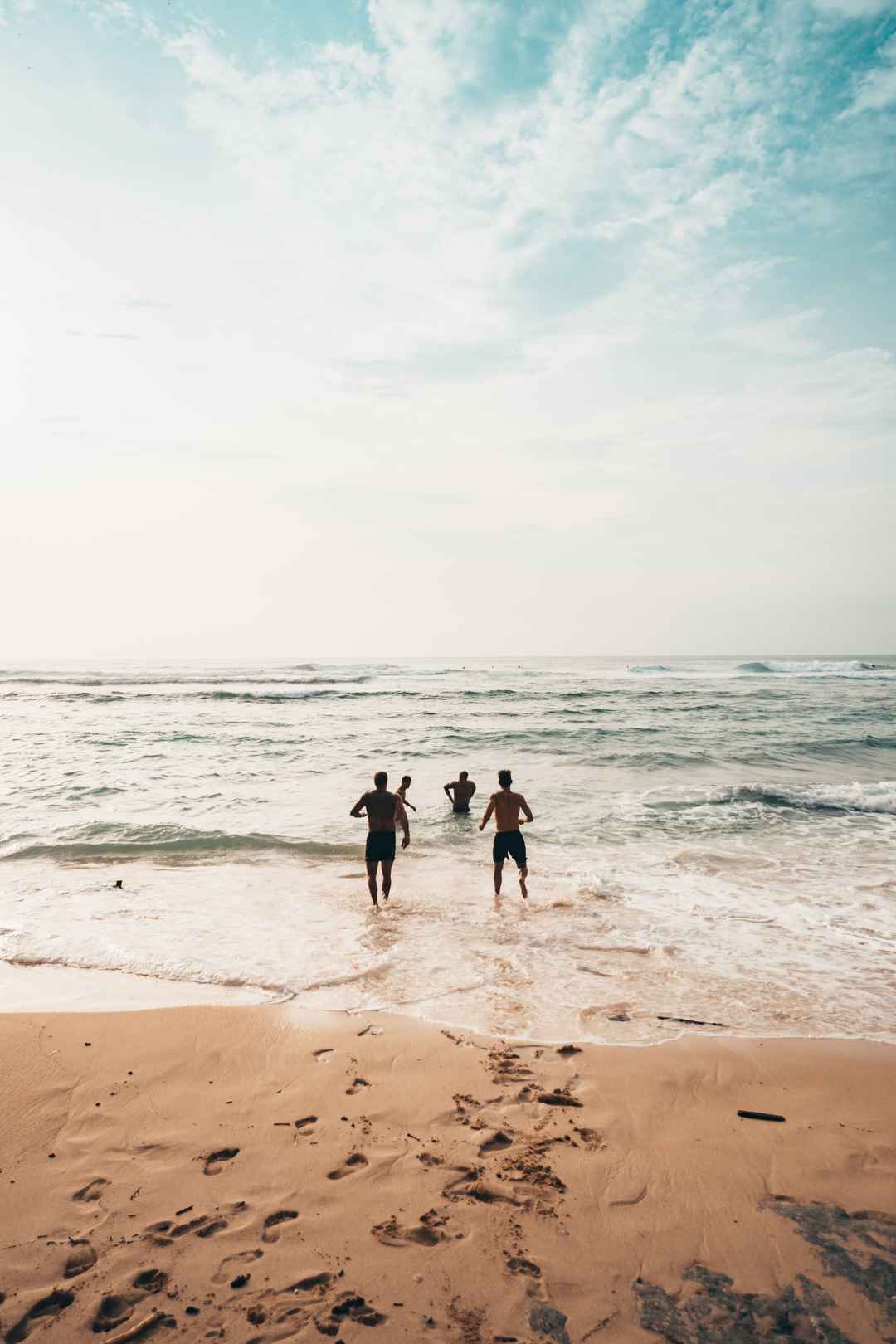 海滩  海水 海滨 海洋 人群 图片