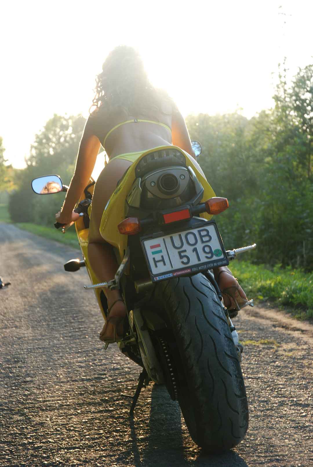 本田摩托车Honda-CBR600RR美女图片