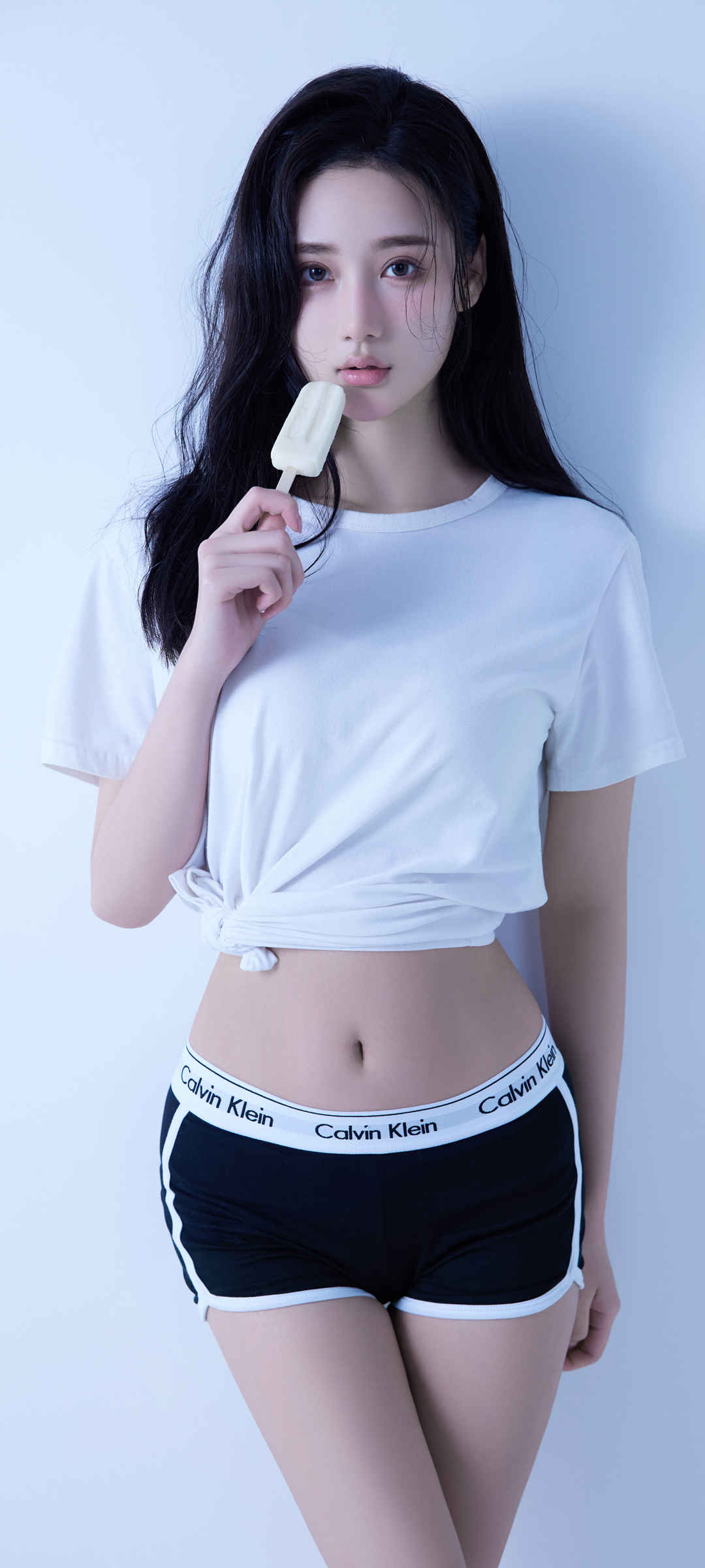 美女白色衣服好看身材性感的壁纸-