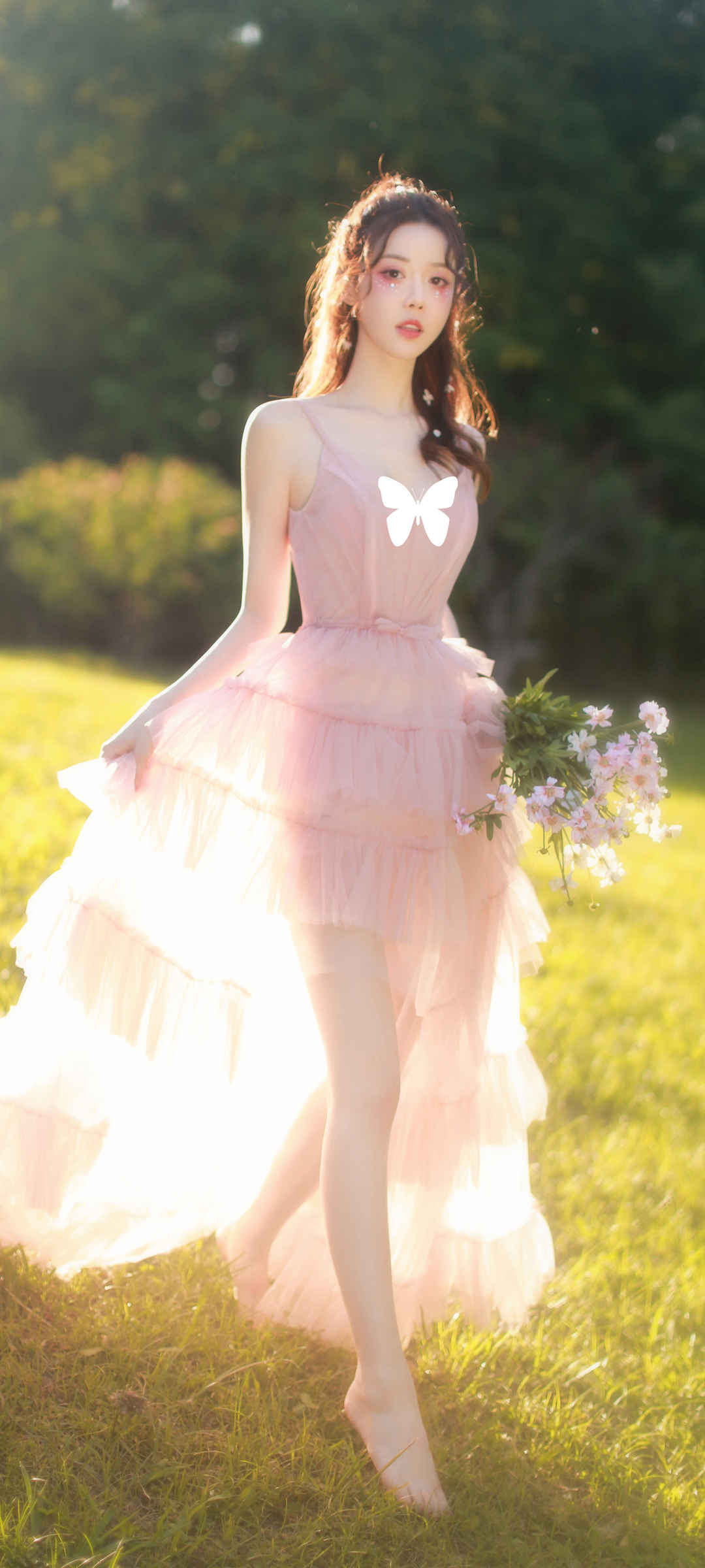 唯美 粉色婚纱裙子森林小仙女图片-