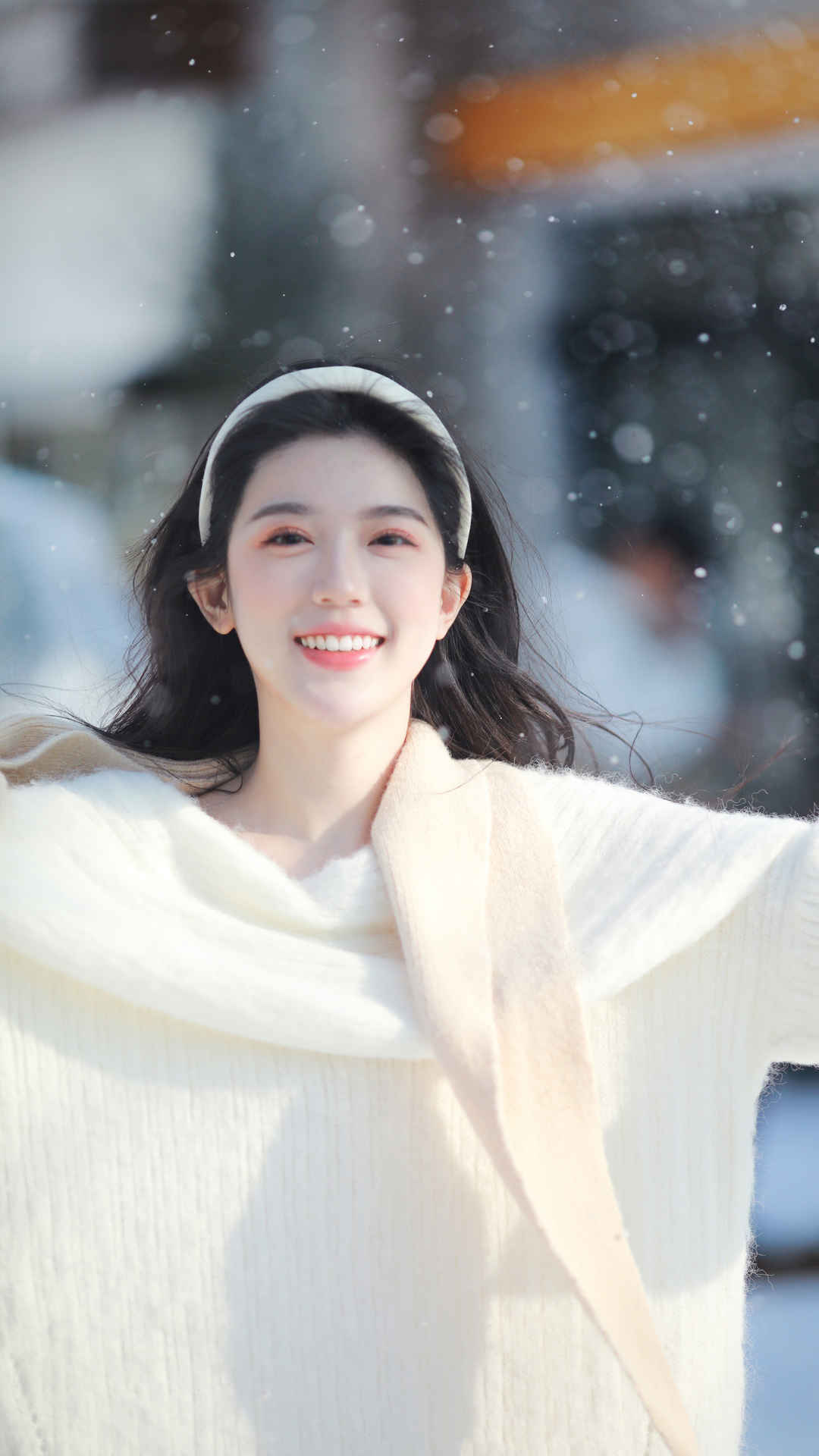 冬天 雪天 美女 围巾 白色毛衣 4k 图片-