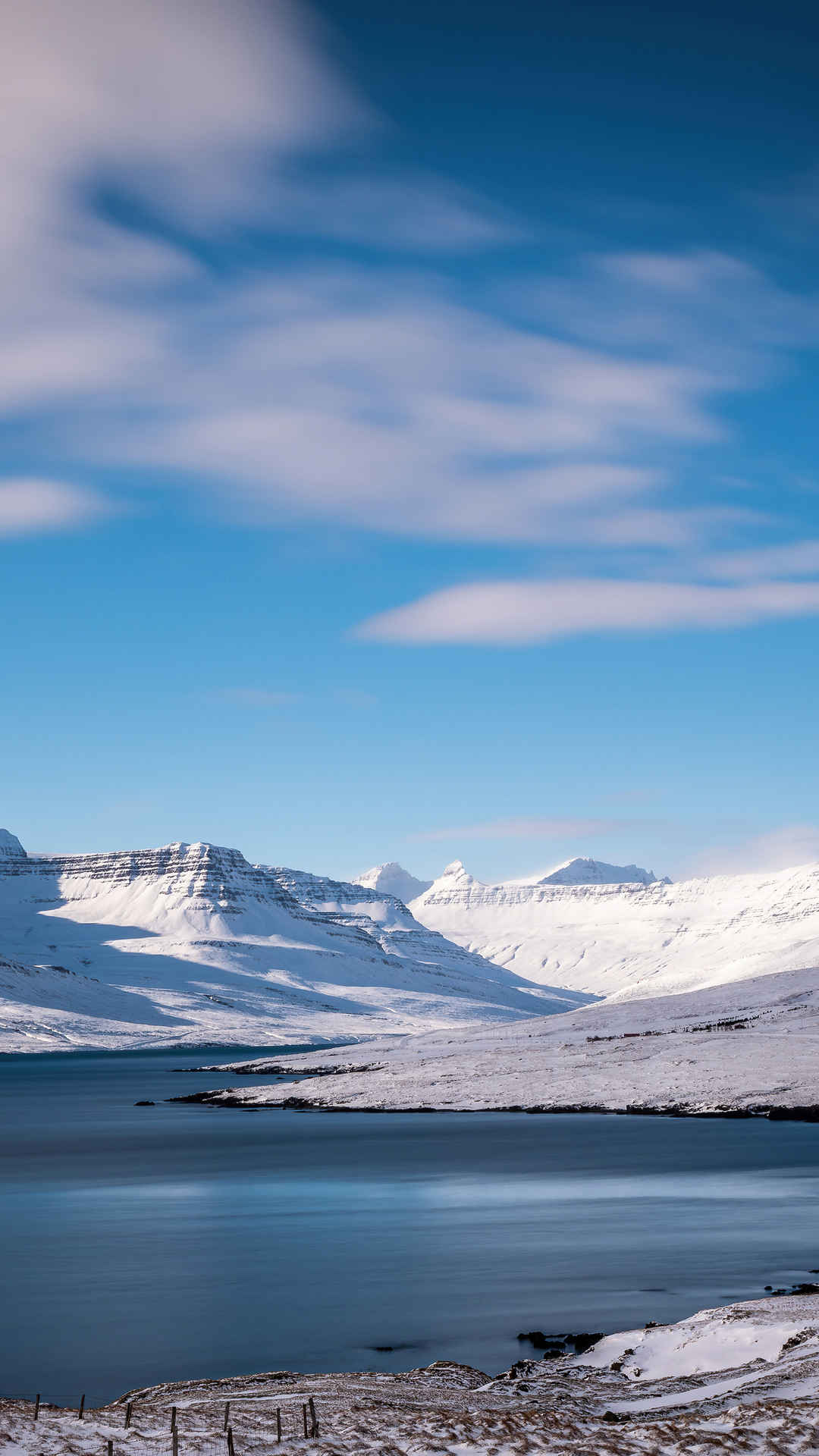 冰岛 山 湖泊 蓝天 白云手机壁纸-