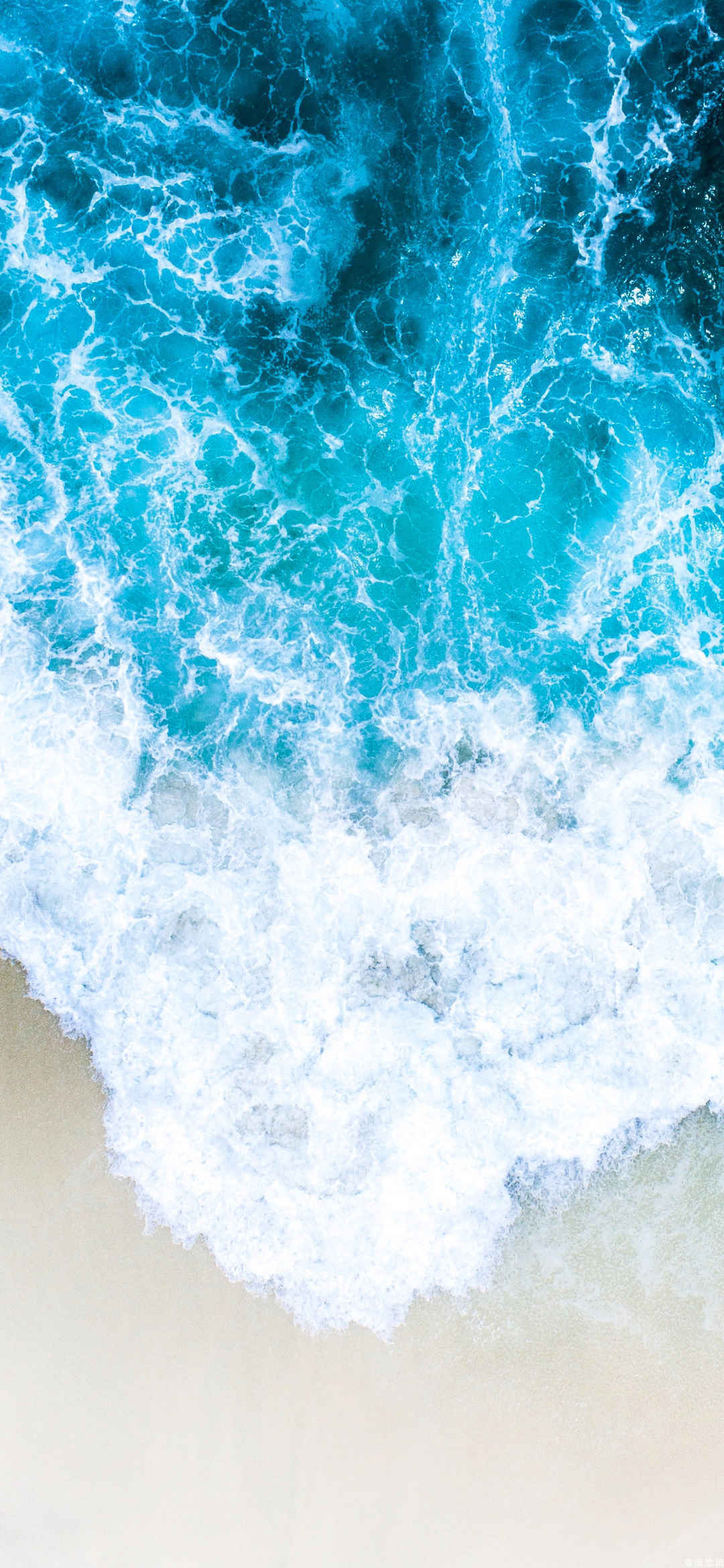 航拍沙滩海浪风景壁纸手机高清风景图片