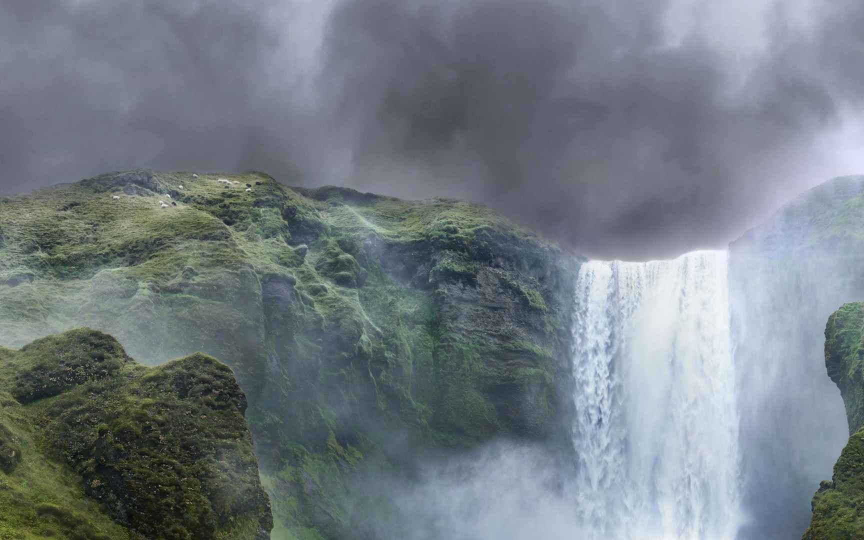 山间优美迷人的瀑布壮观汹涌风光电脑壁纸