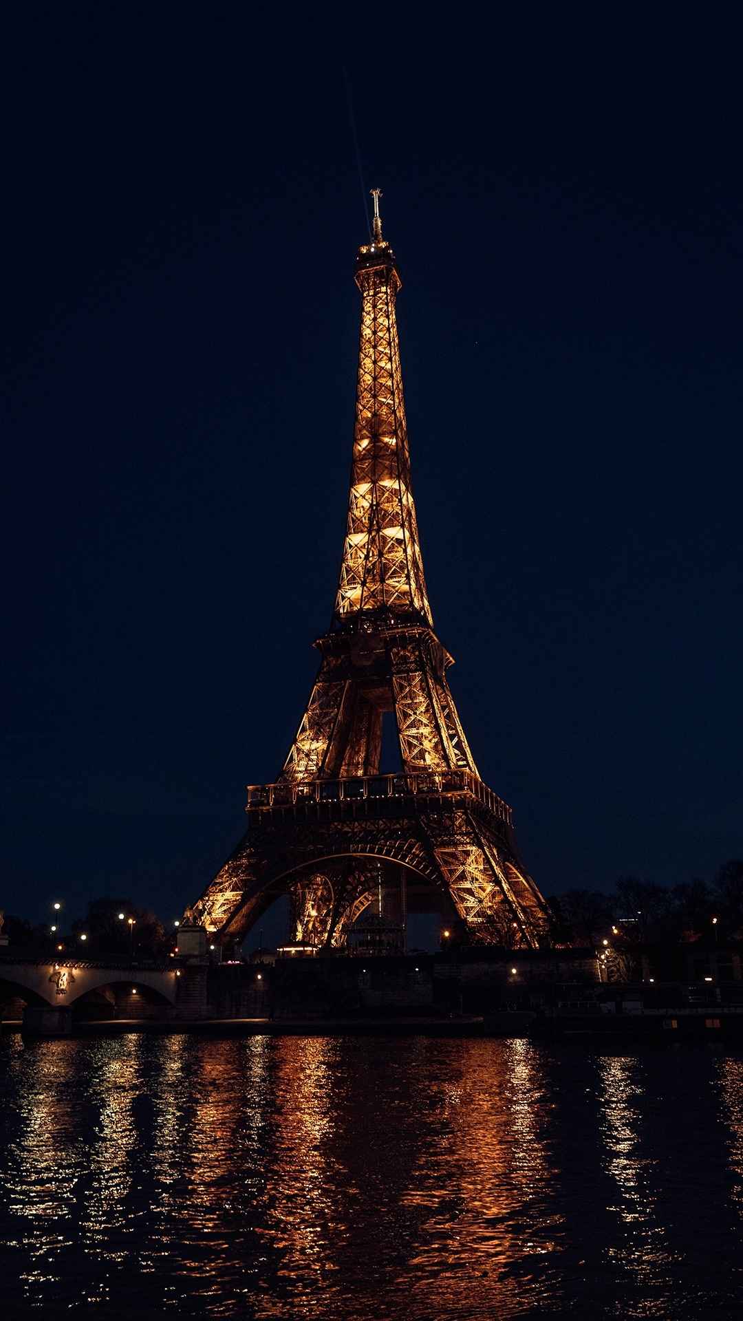 迷人的巴黎夜景最火微信背景图-