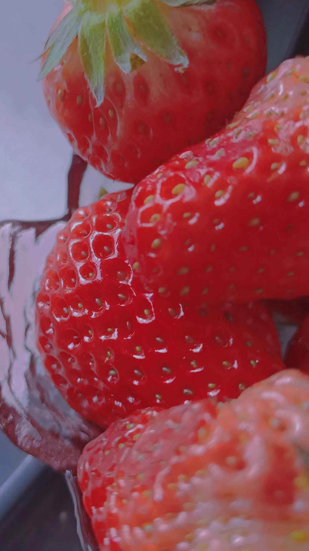 酸甜美味的草莓手机壁纸-