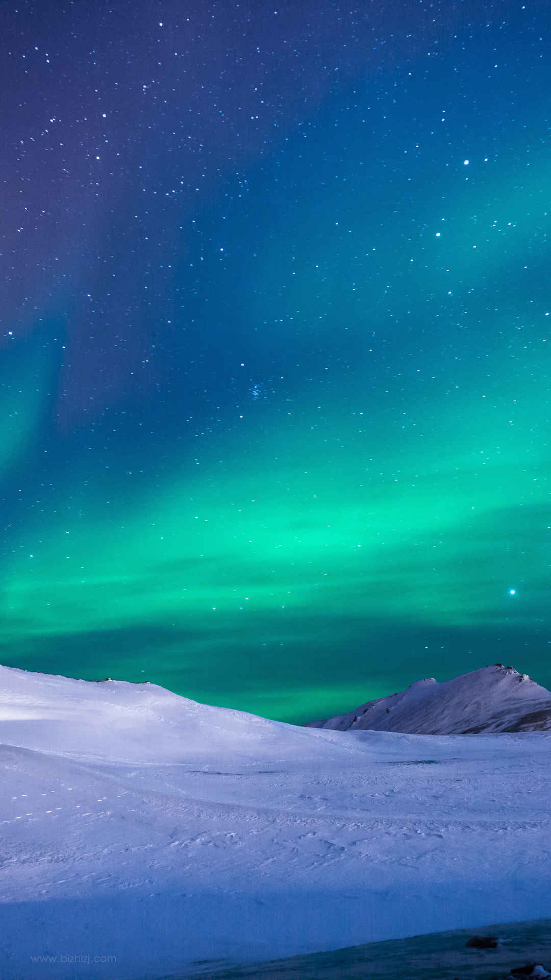 雪 北极光 绿色天空手机壁纸 2160x3840PX-