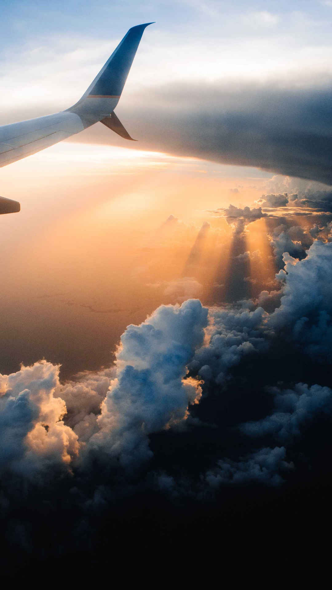透过飞机的观景窗看云上的风景手机壁纸-