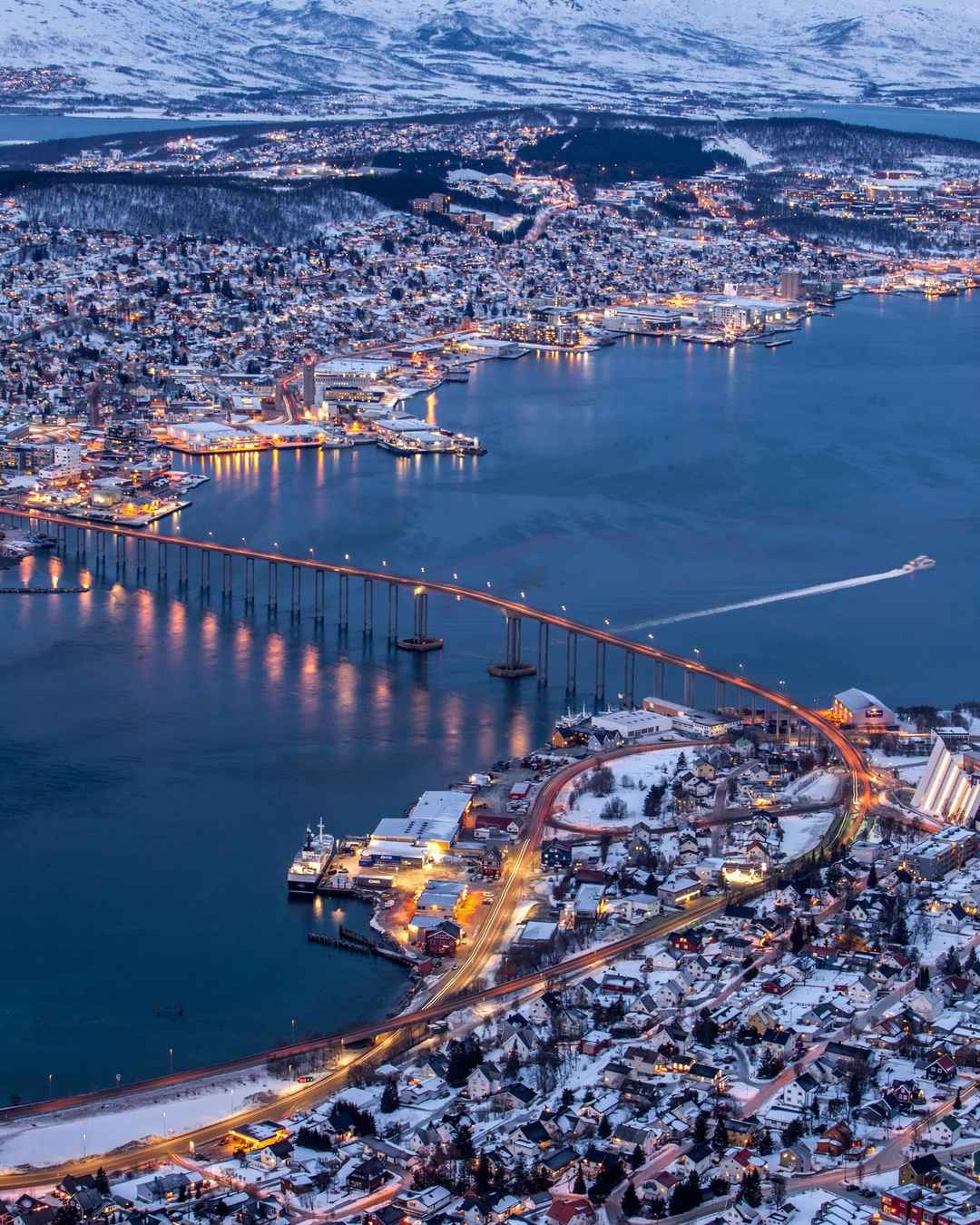 挪威 特罗姆瑟 城市 桥梁 雪景手机壁纸-