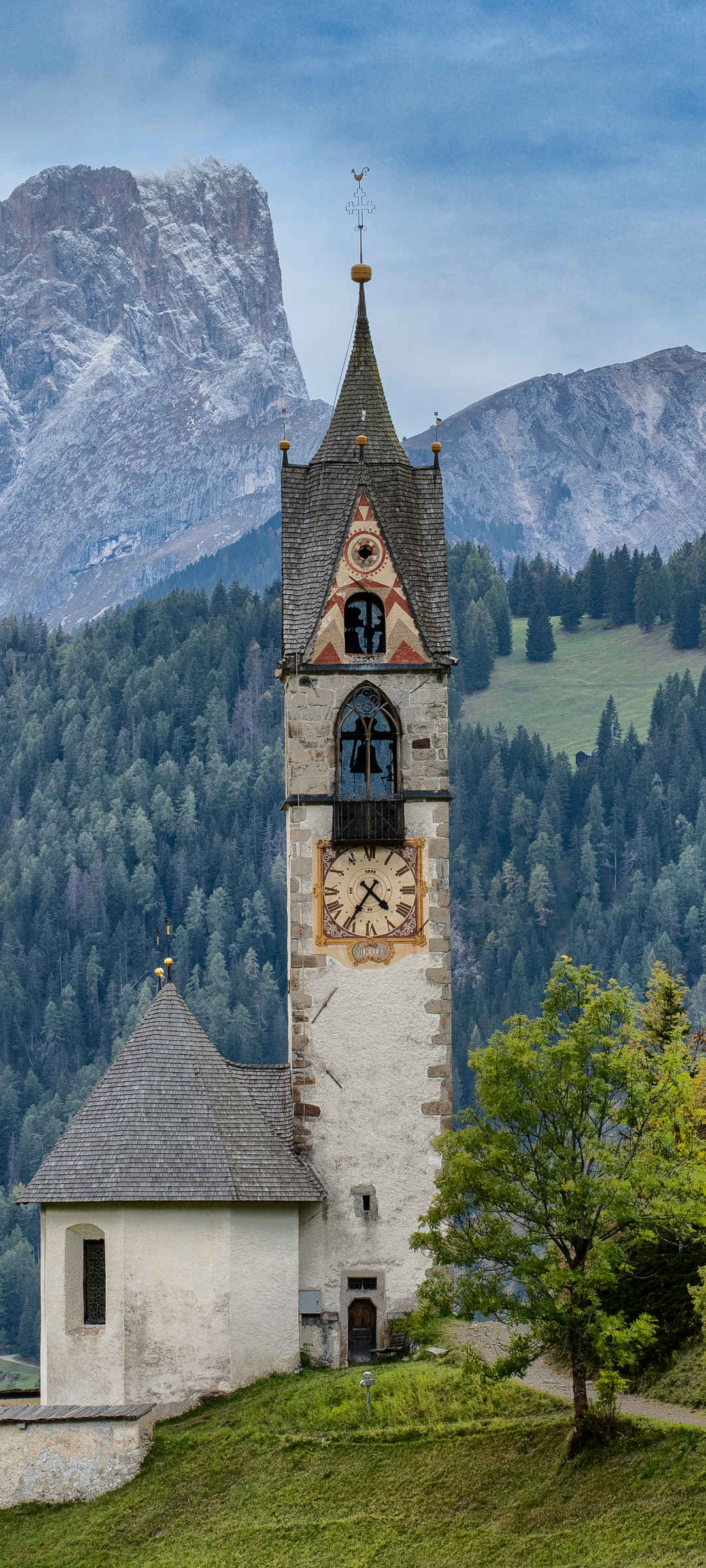 外国乡村教堂钟楼风景手机壁纸-