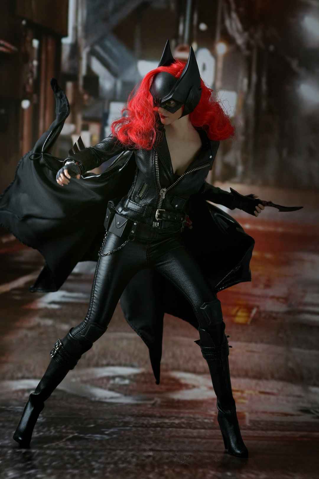 女超级英雄“蝙蝠女”红发帅气手机壁纸
