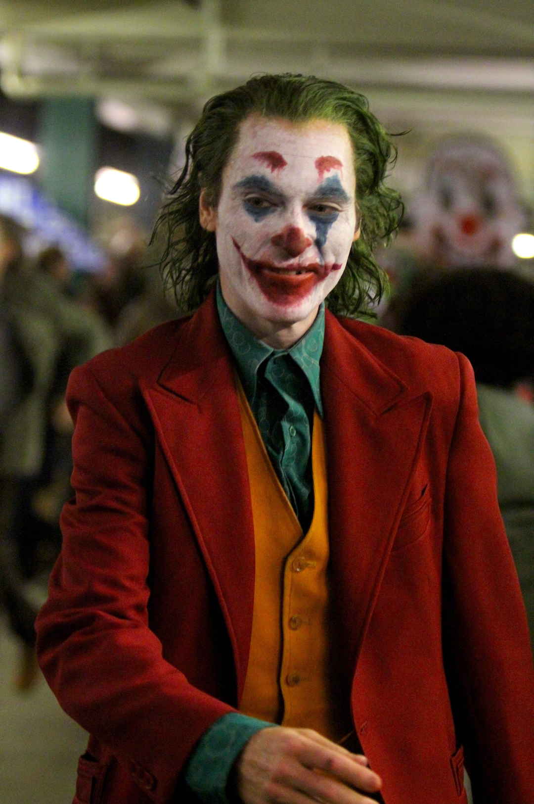 最经典的DC动漫真人小丑角色演绎者“华金·菲尼克斯”版本手机壁纸-