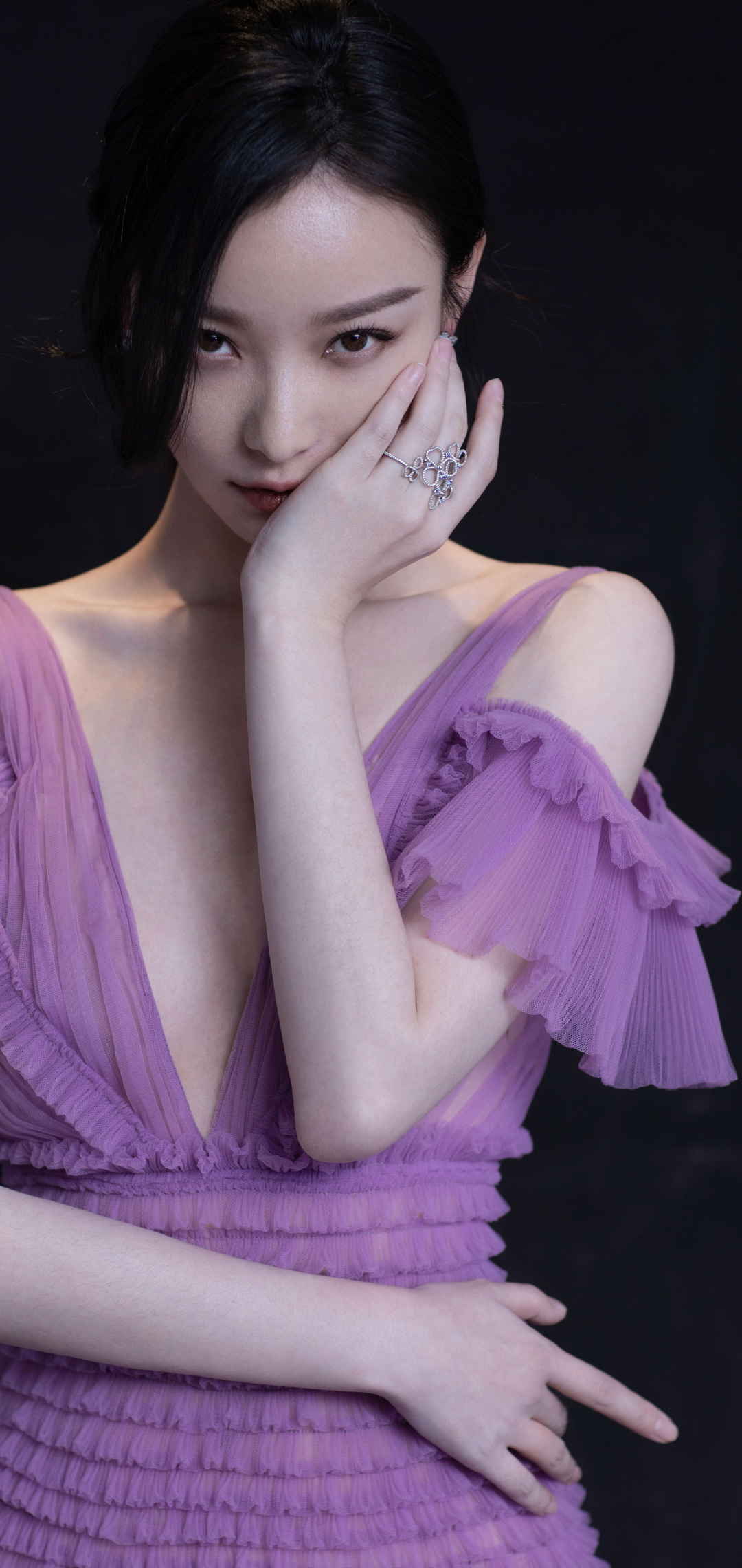倪妮深V紫色裙素颜竖屏壁纸
