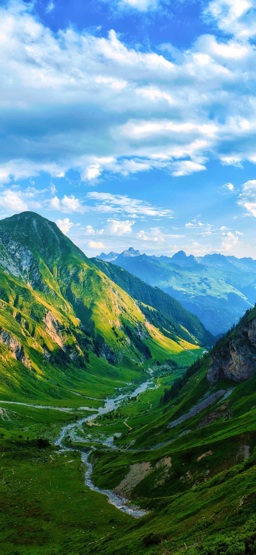 自然蓝天白云绿色山脉风景最新壁纸-