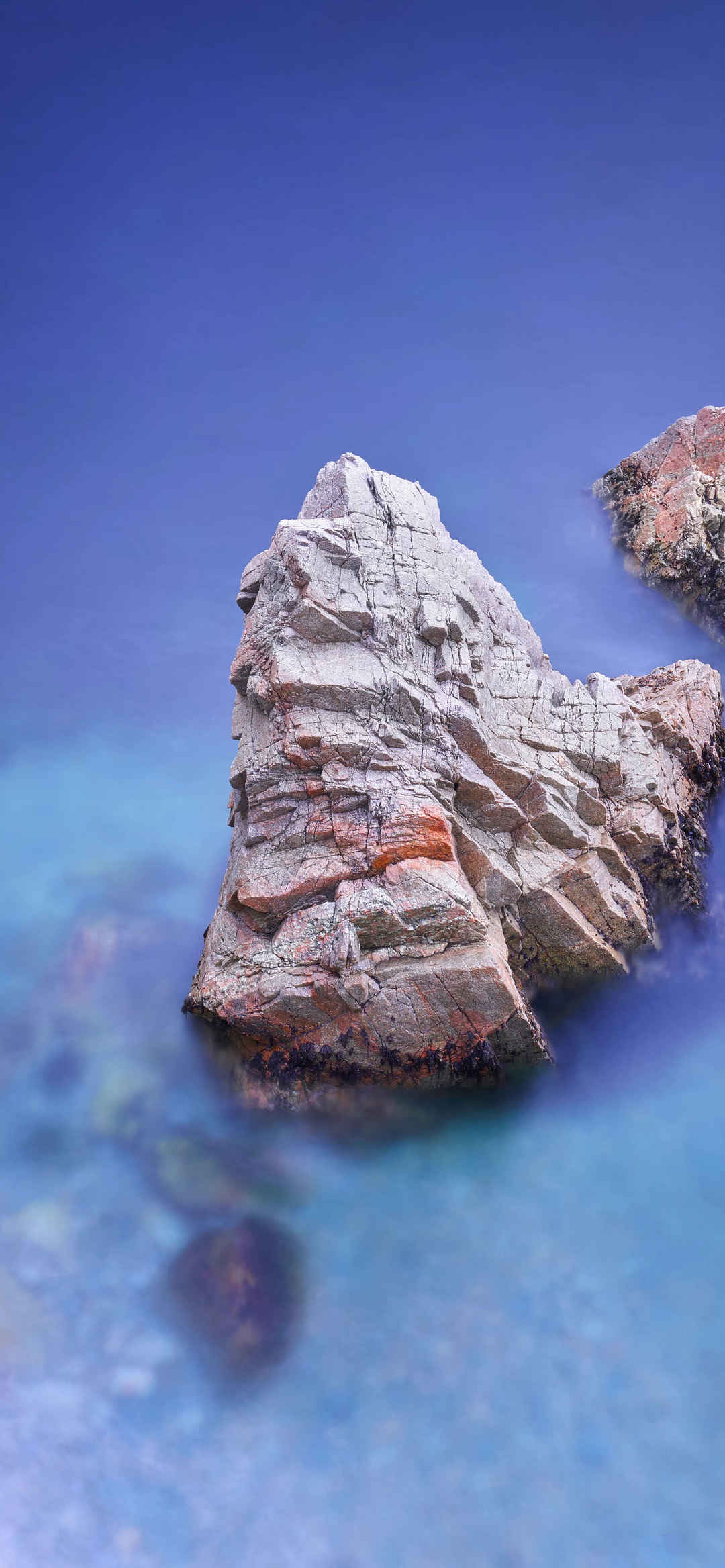 好看海上礁石蓝色风景壁纸-