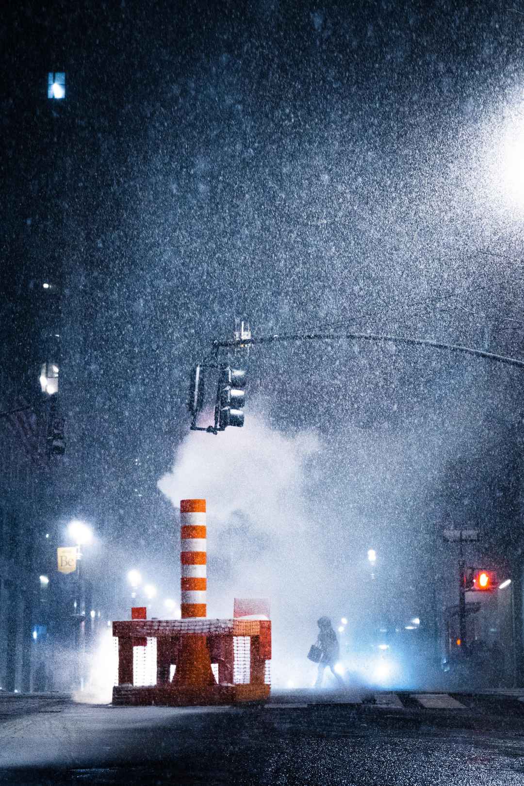 冬季雨雪天城市夜景手机壁纸图片-