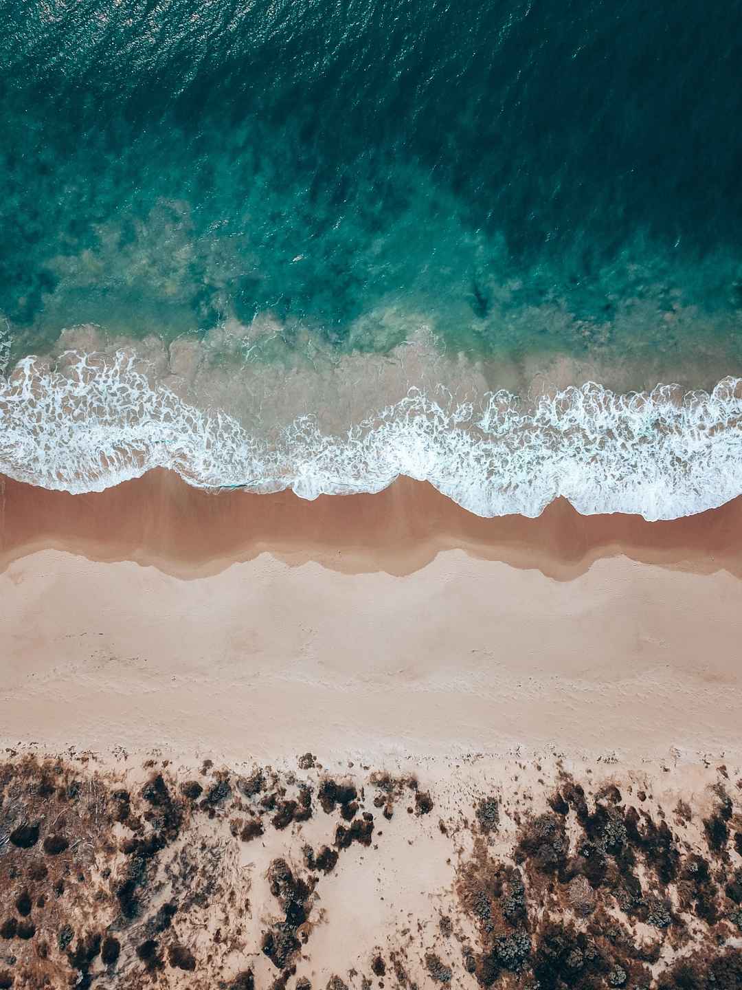 深蓝色大海海滩手机壁纸图片