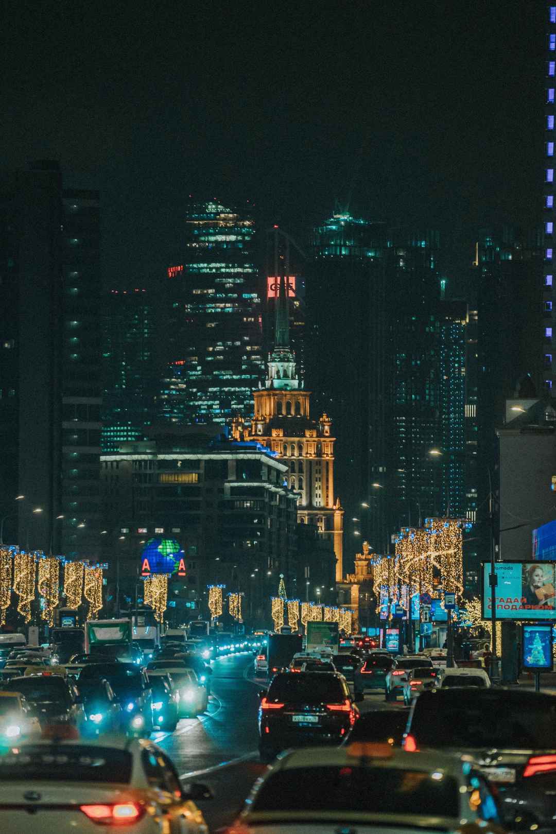 城市夜晚交通堵塞手机壁纸图片-