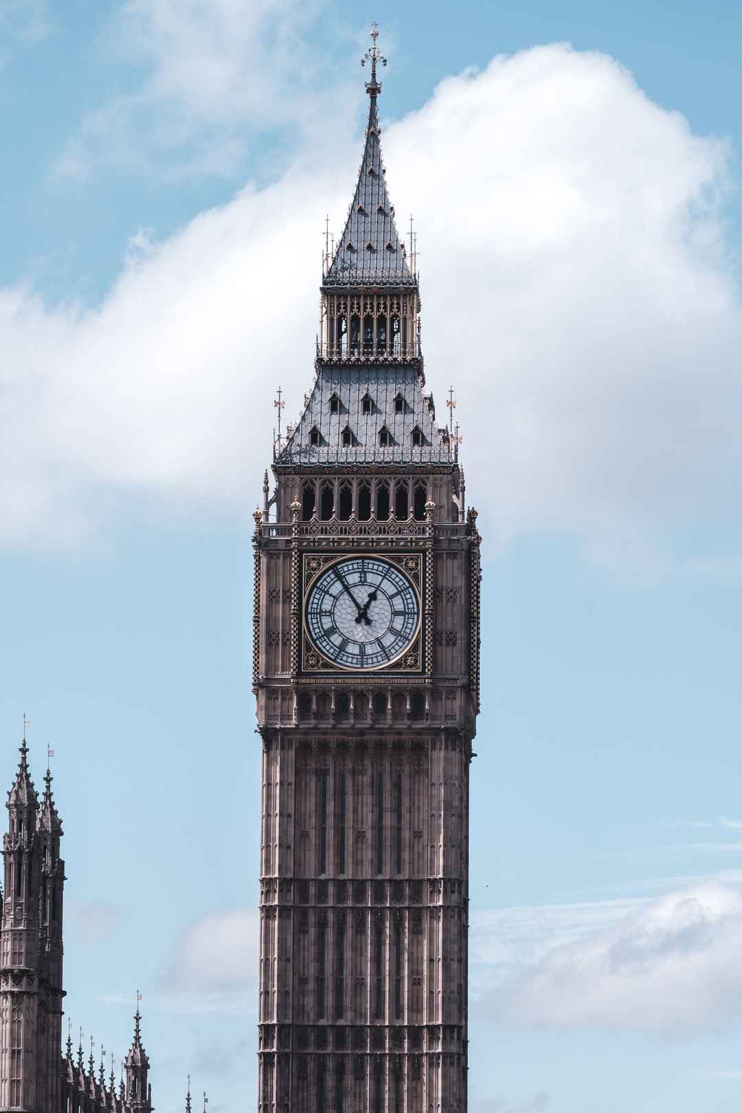 不同角度的英国大本钟图片-