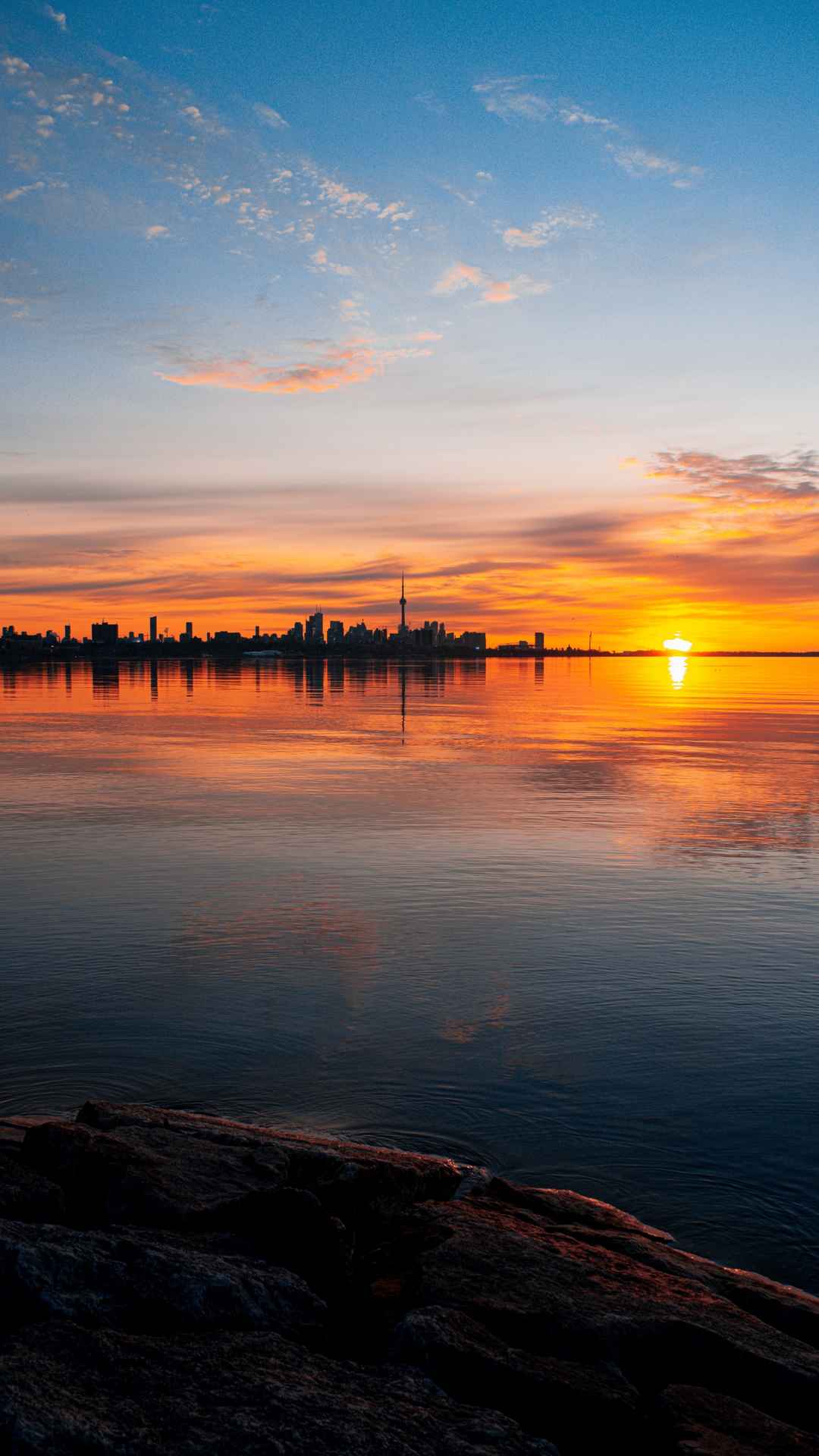 海滨城市日落风景手机壁纸
