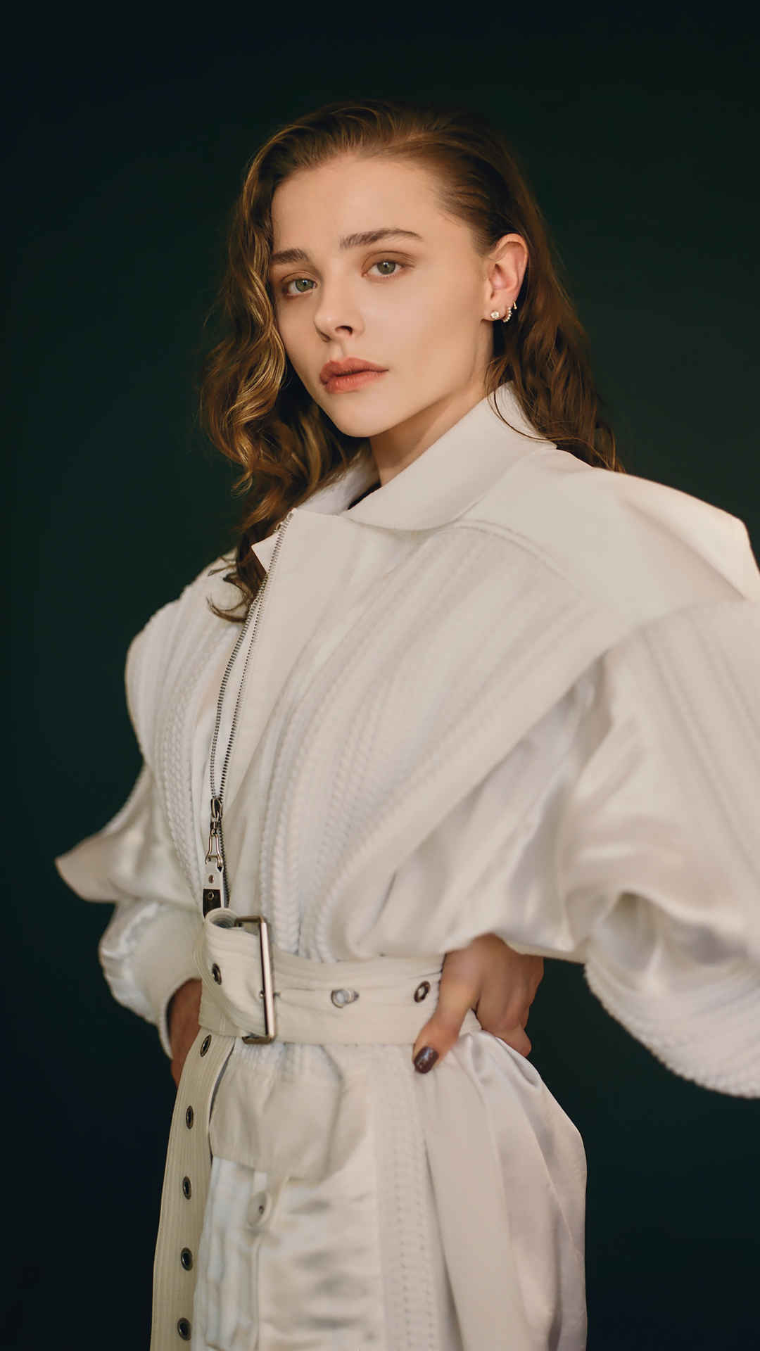 科洛·格蕾斯·莫瑞兹(Chloë Grace Moretz)白色丝绸服饰